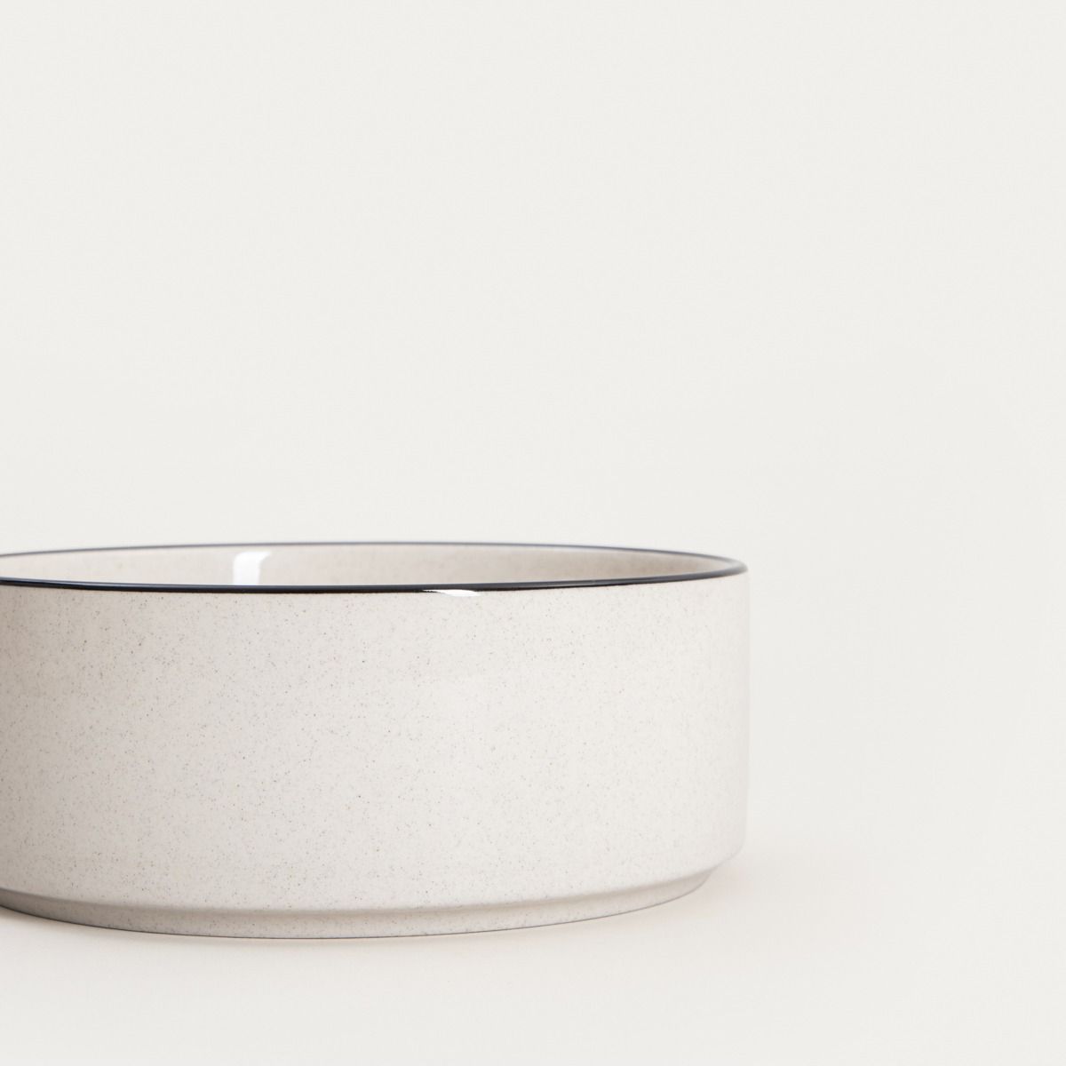 Miska AZRA z czarnym rantem 16 cm