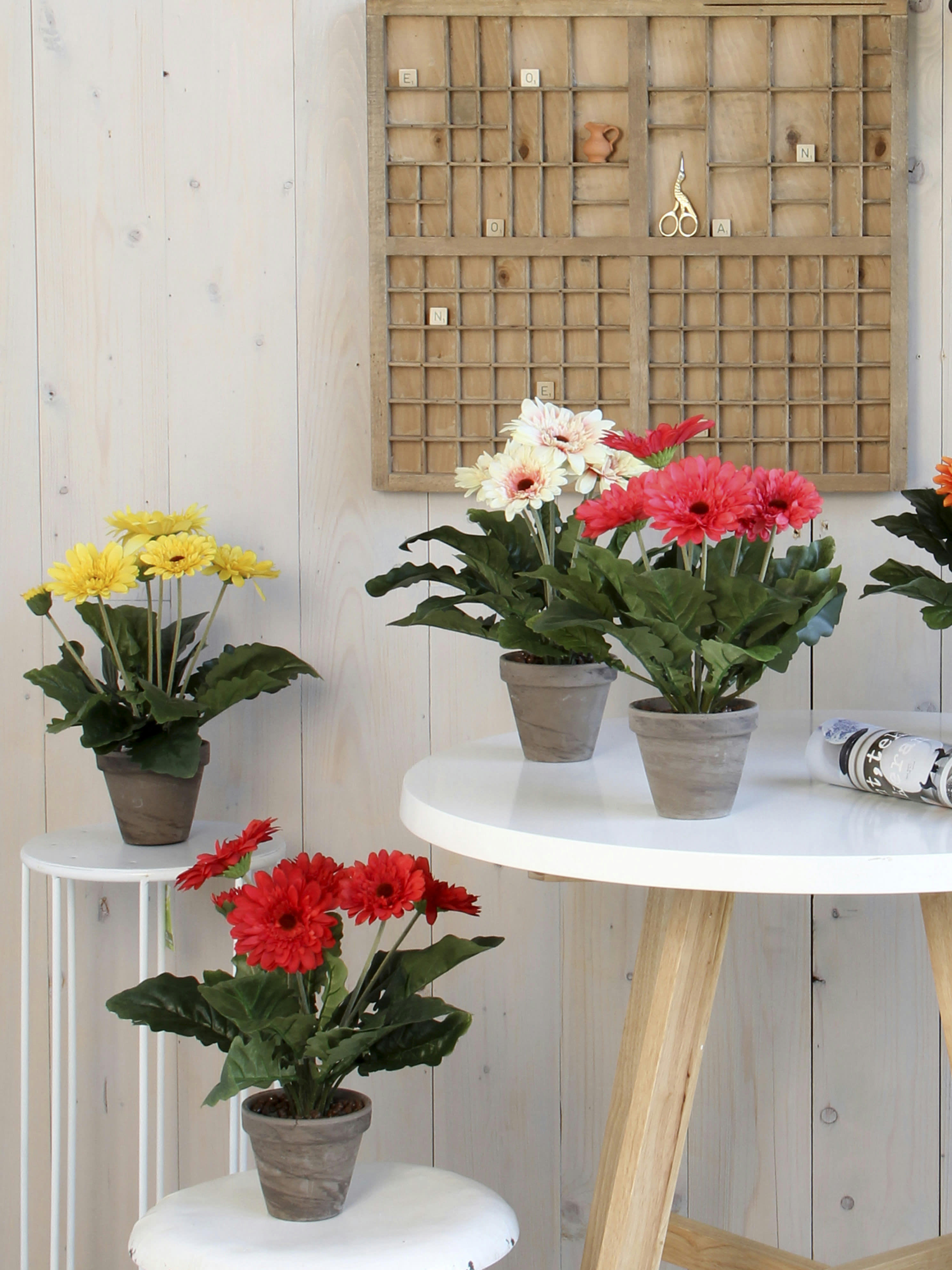 - Gerbera artificielle rouge en pot H35