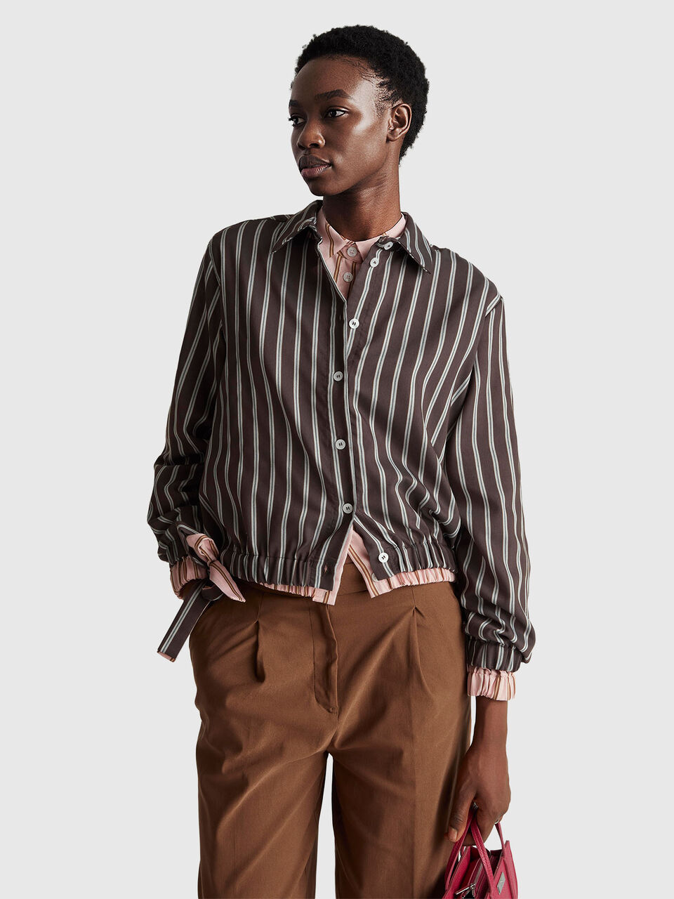 Shirt with vertical stripes and bows