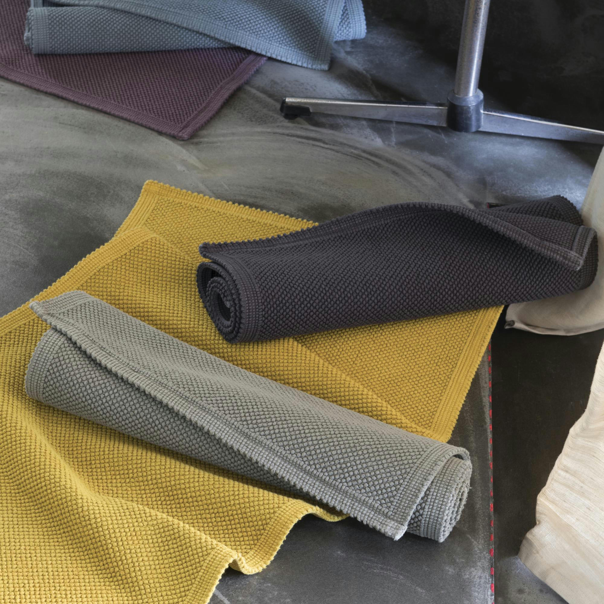 ETIA - Tapis de bain uni  en coton carbone 54 x 110