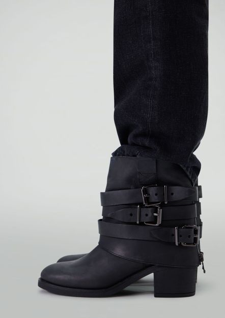 Zwarte leren enkellaarsjes met buckles