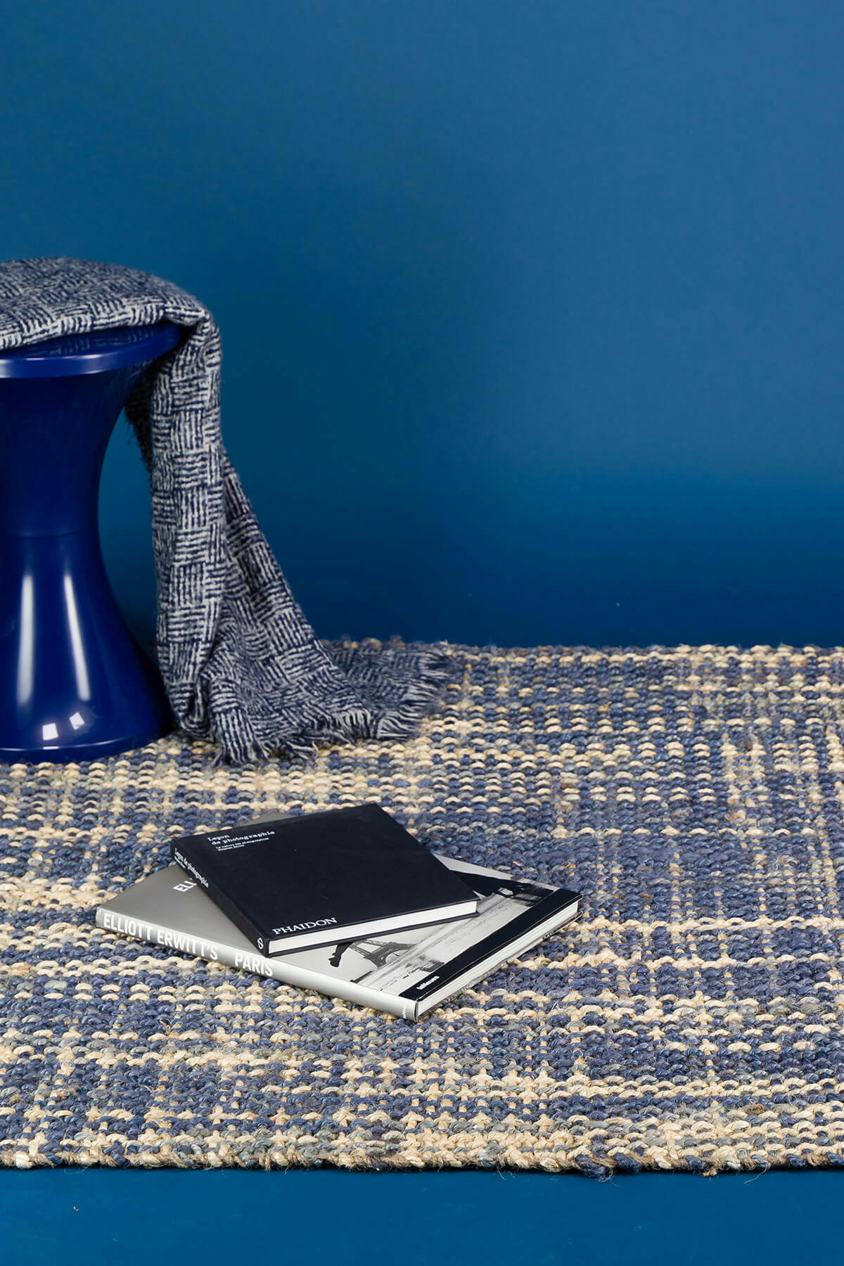 HIGHLANDS - Tapis tissé main en jute bleu 140x200