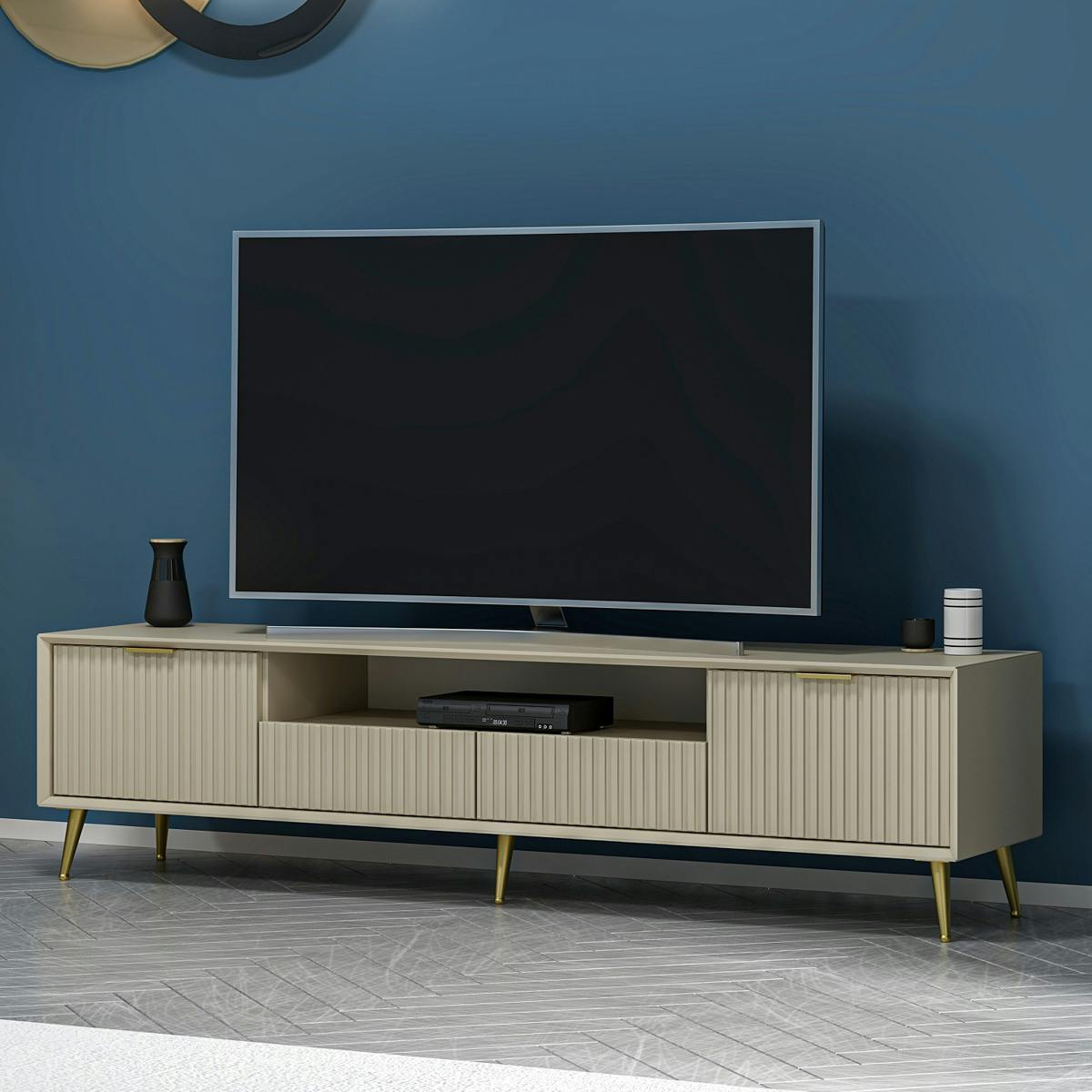 Meuble TV moderne beige façade rainurée pieds dorés MARFA