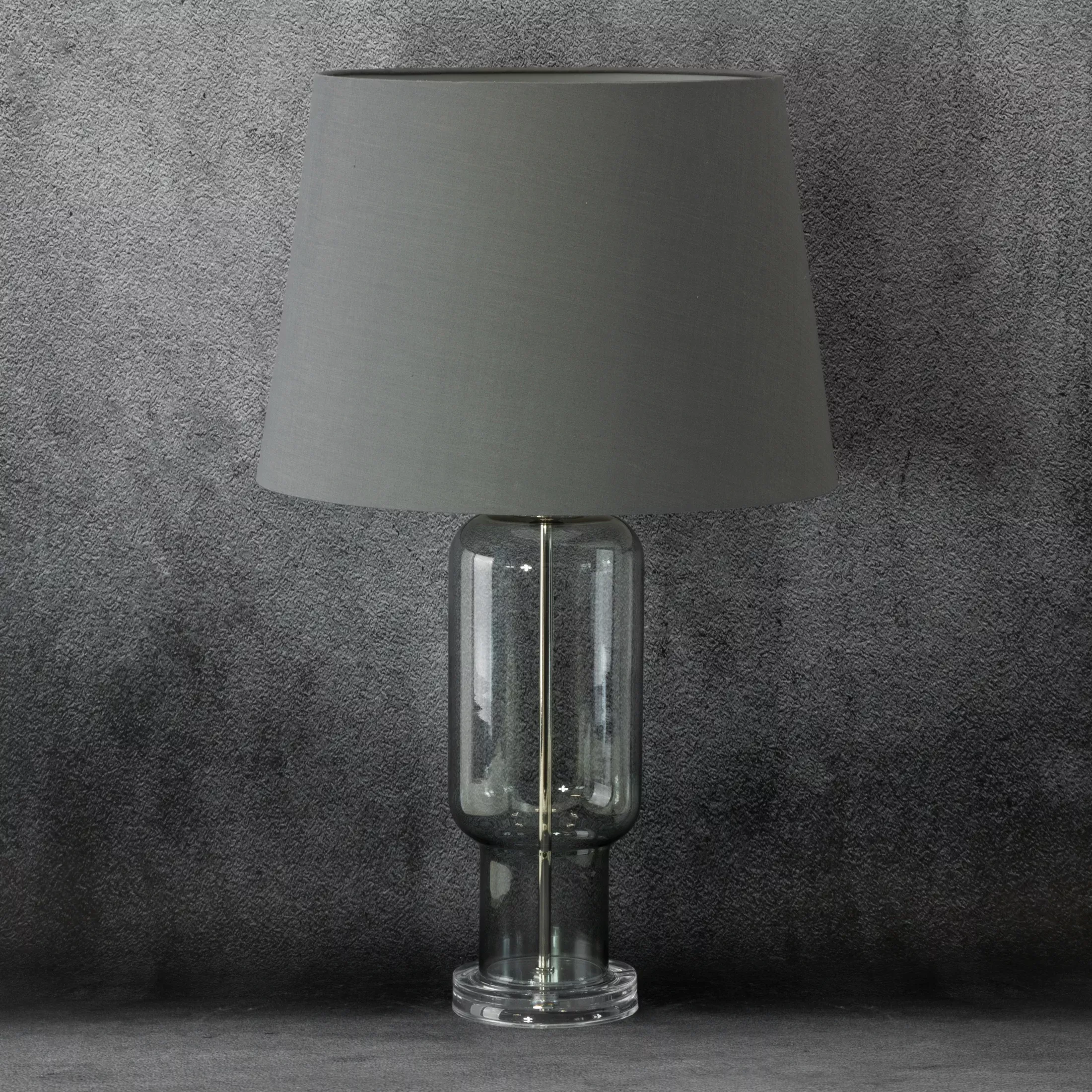 Lampa stołowa do kuchni popielata LILA podstawa z przezroczystego szkła z abażurem z matowej tkaniny