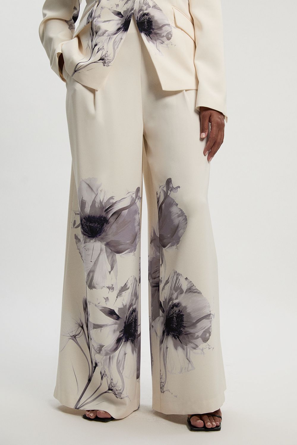 KarenMillen Plus Size Floral Placement Tailored Crepe Pleat Printed Detail Wide Leg Trousers
