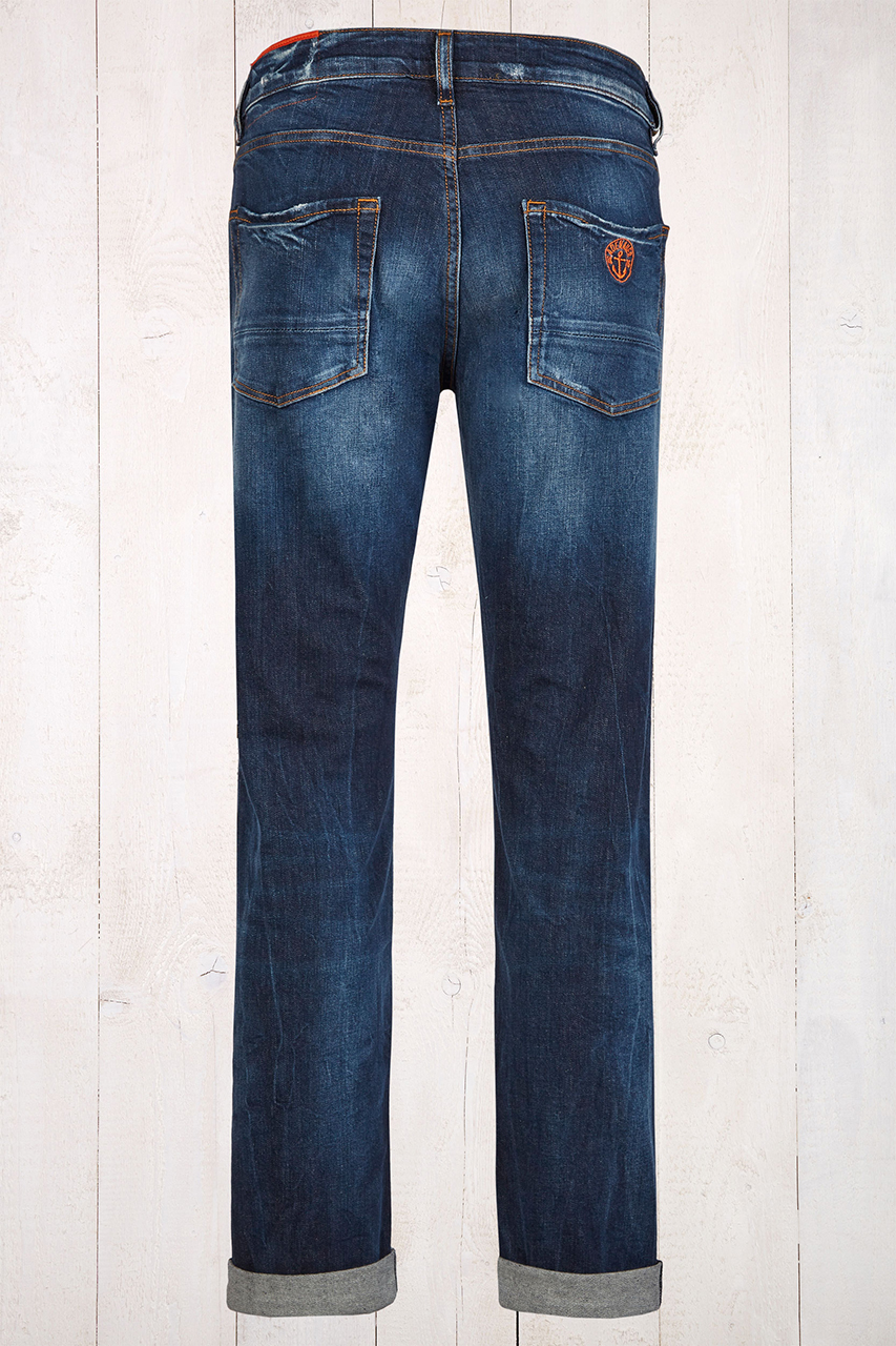 Heinrich used blue A&Co