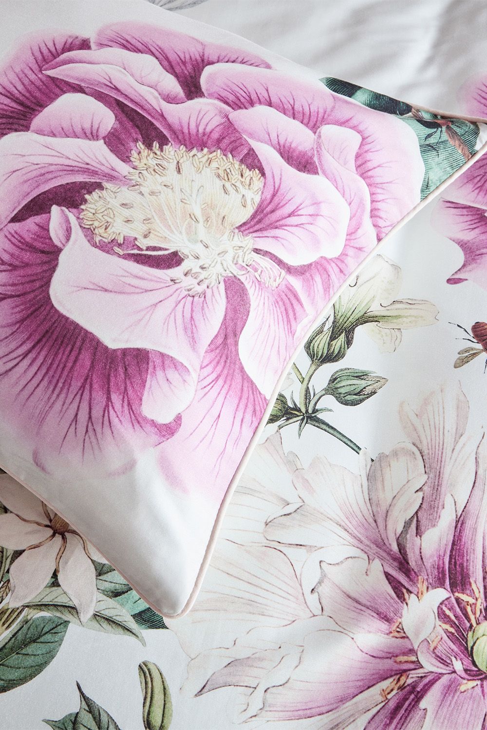 Paoletti Krista 200 Thread Count Piped Floral Pillowcase