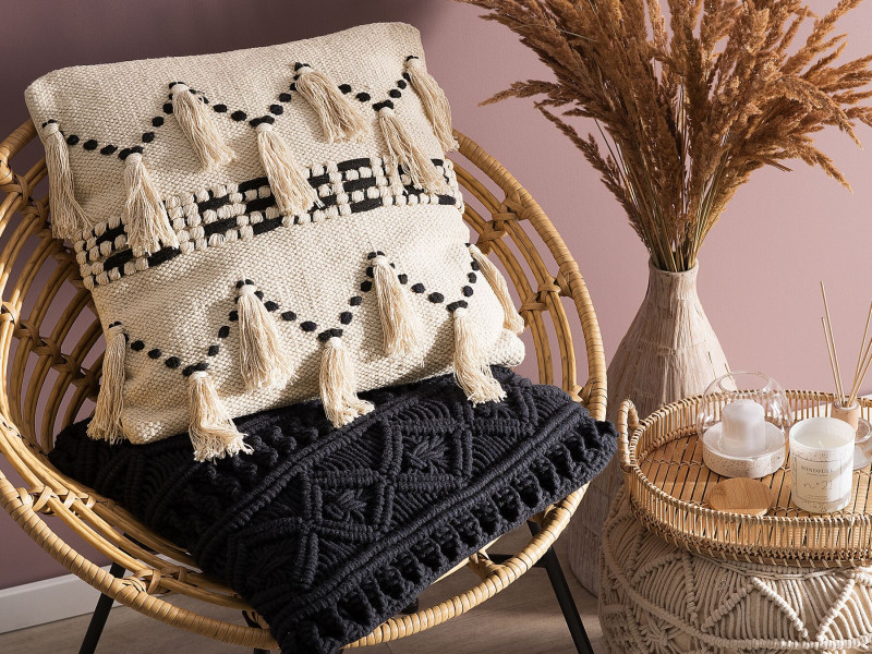 Poduszka dekoracyjna boho frędzle beżowa