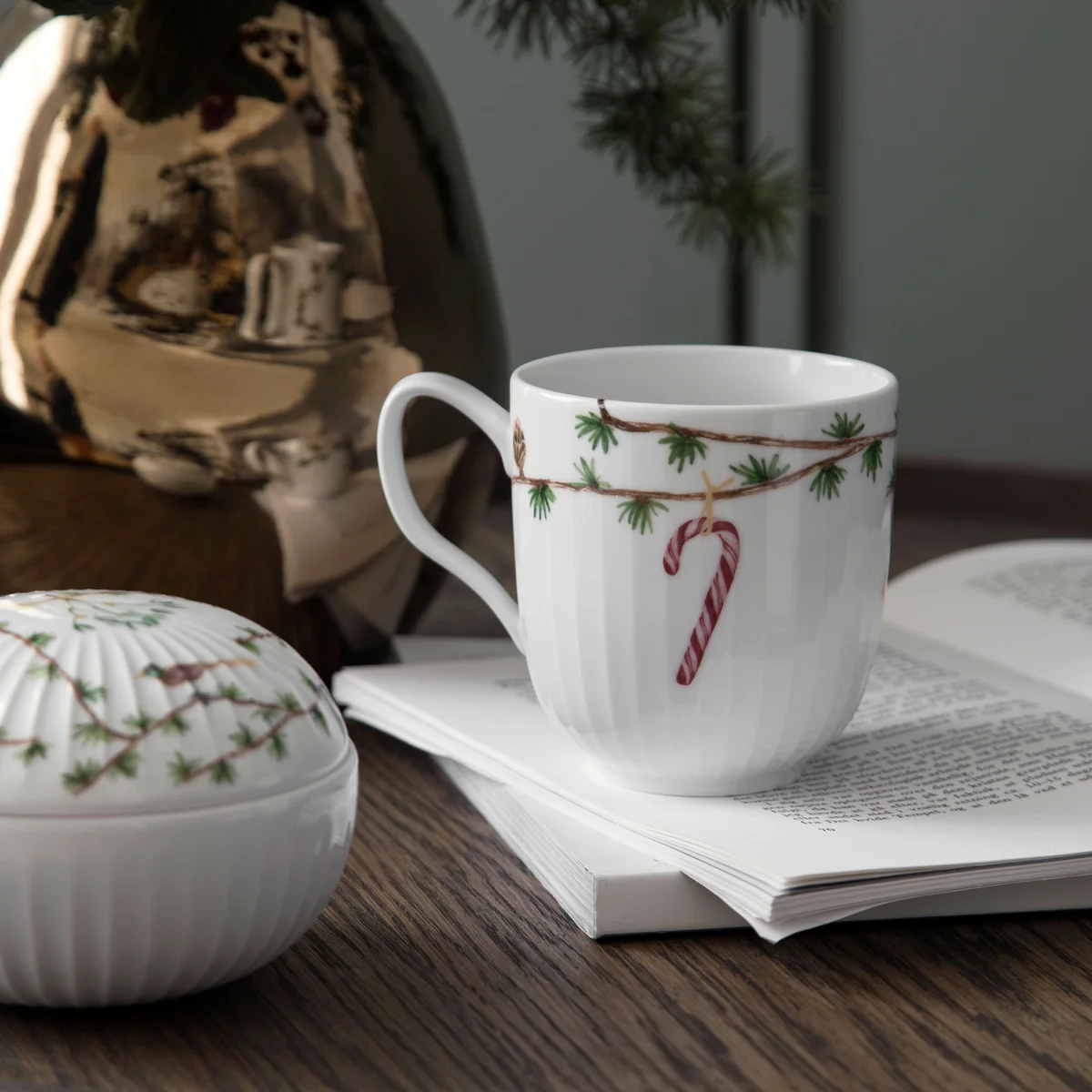 Kähler Design - Hammershøi Bonbonniere Weihnachten, weiß mit Dekoration