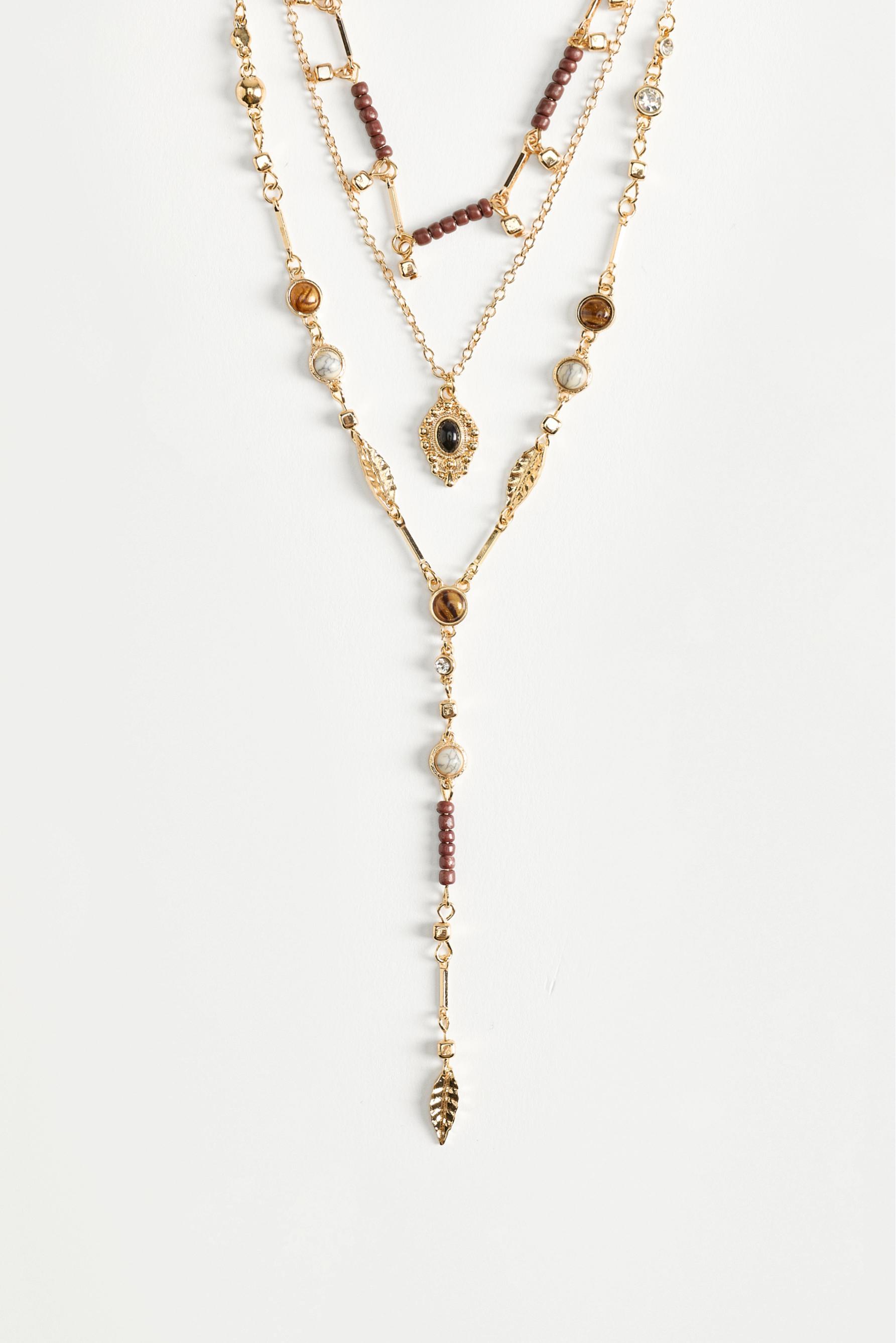 Collar multicapa con piedras