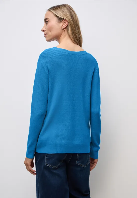 Basic V-Neck Pullover
