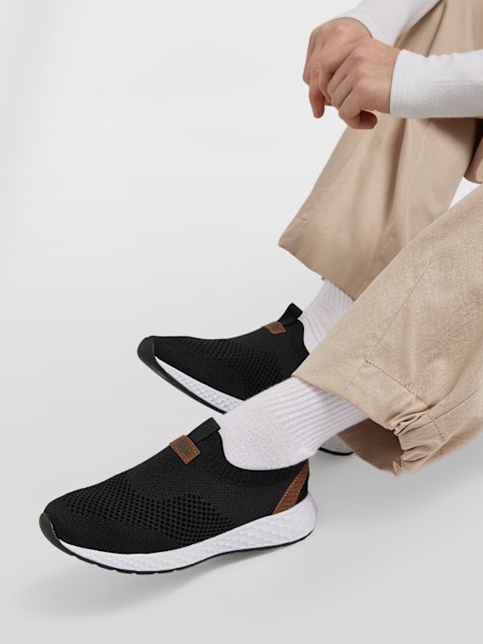 Slip-on trainer