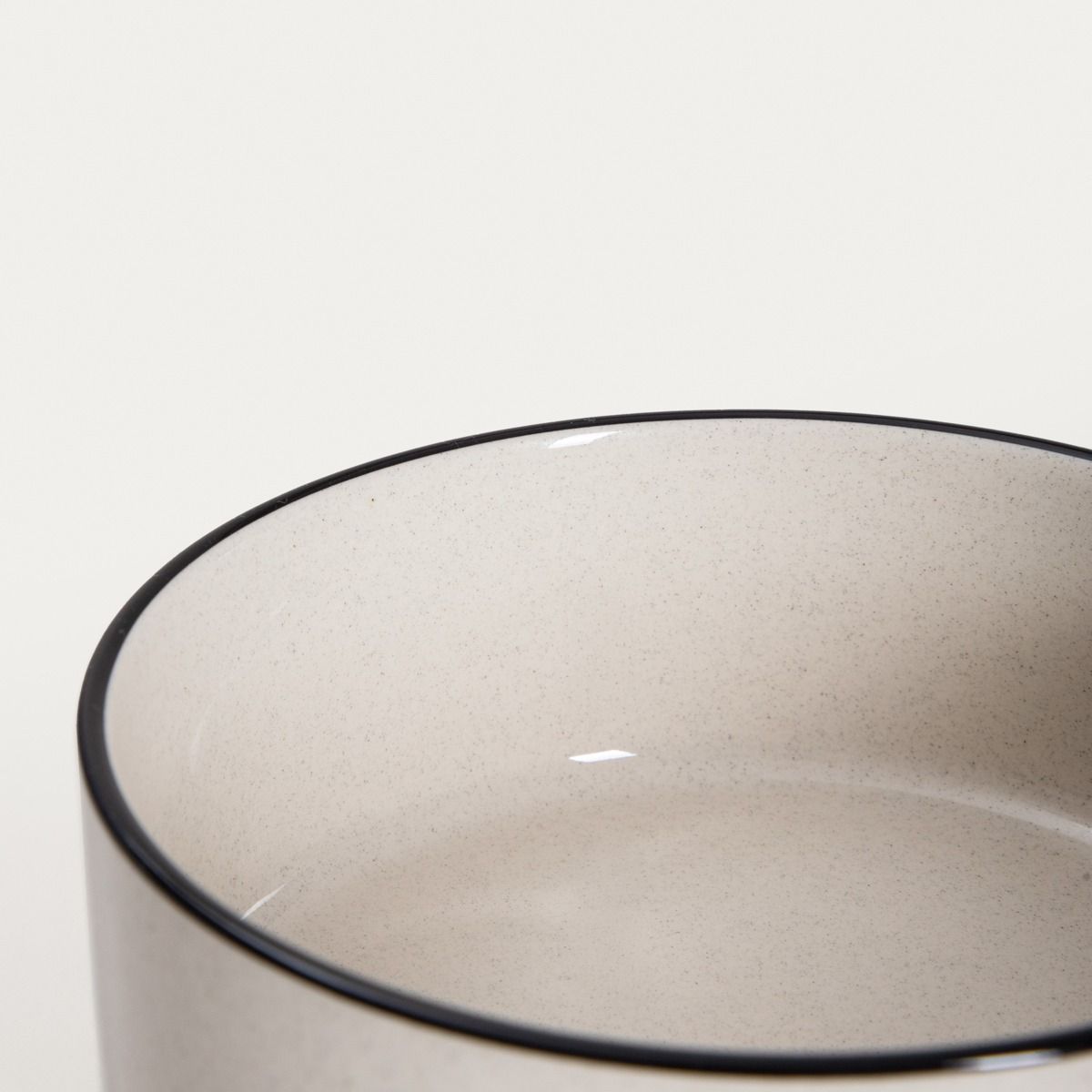 Miska AZRA z czarnym rantem 16 cm