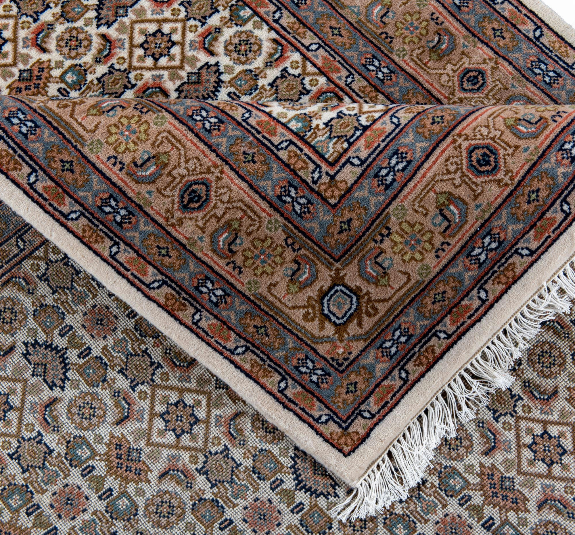 BENARES - Tapis d'orient classique noué main en laine Crème 250x350 cm
