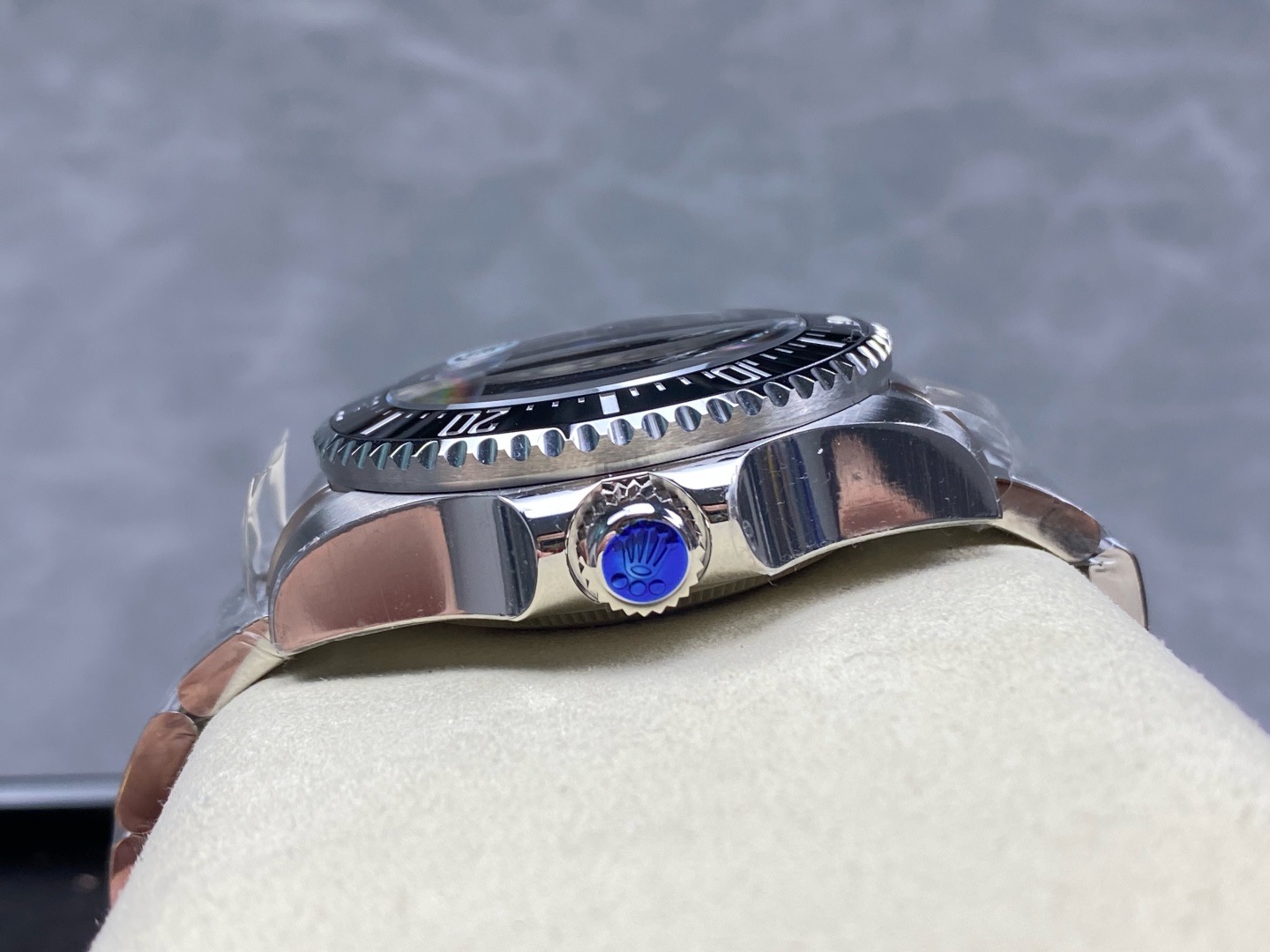 Omega Seamaster Diver 300M black dial mesh bracelet style -8