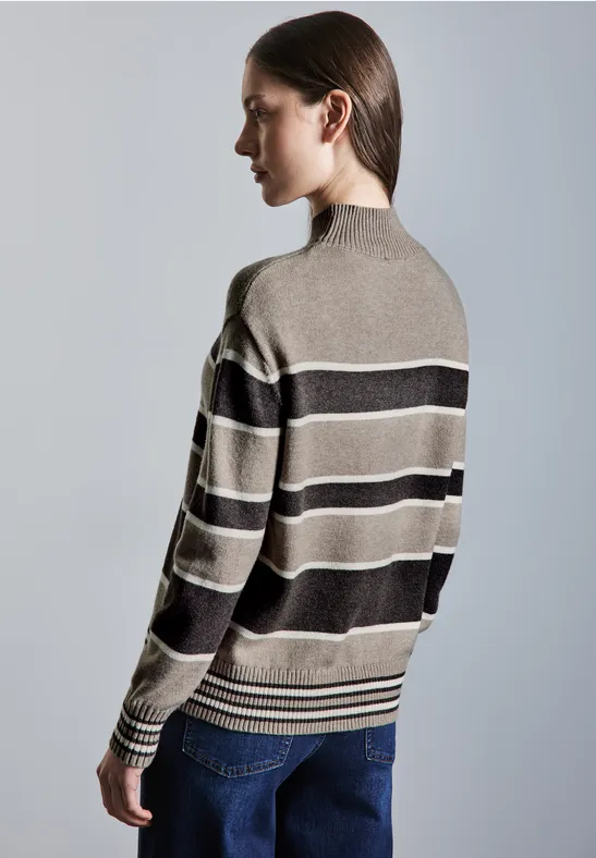 Gestreifter Pullover