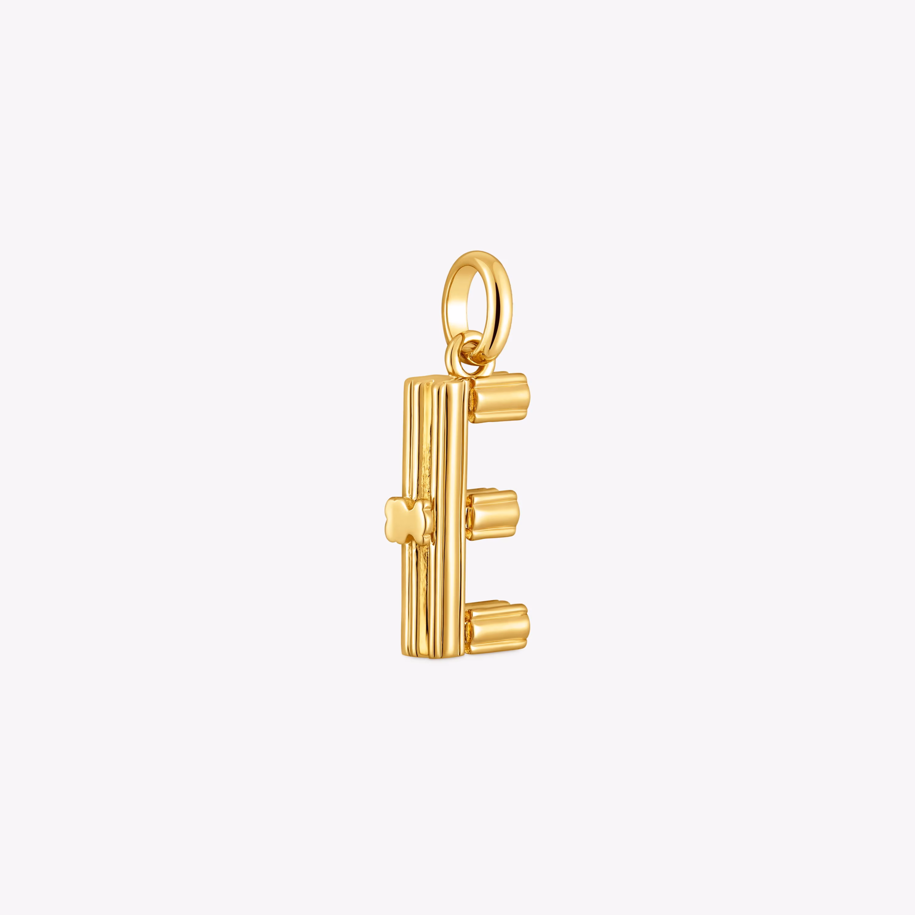 Colgante mediano letra E con baño de oro 18 kt sobre plata Alphabet