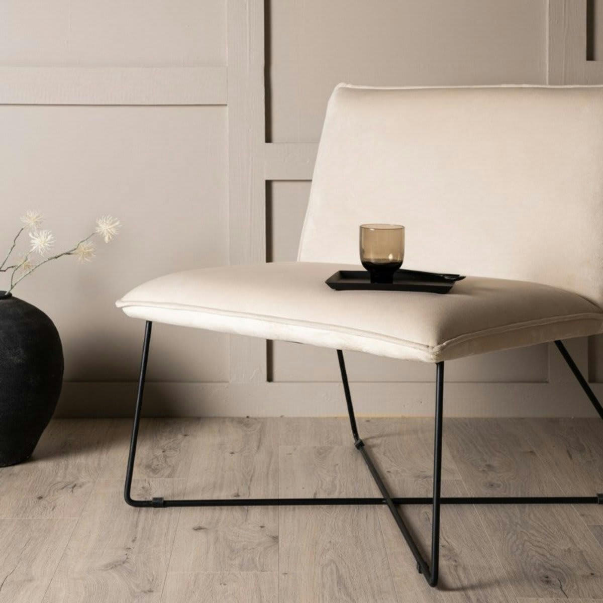 CHUA - Fauteuil moderne en velours beige et métal noir