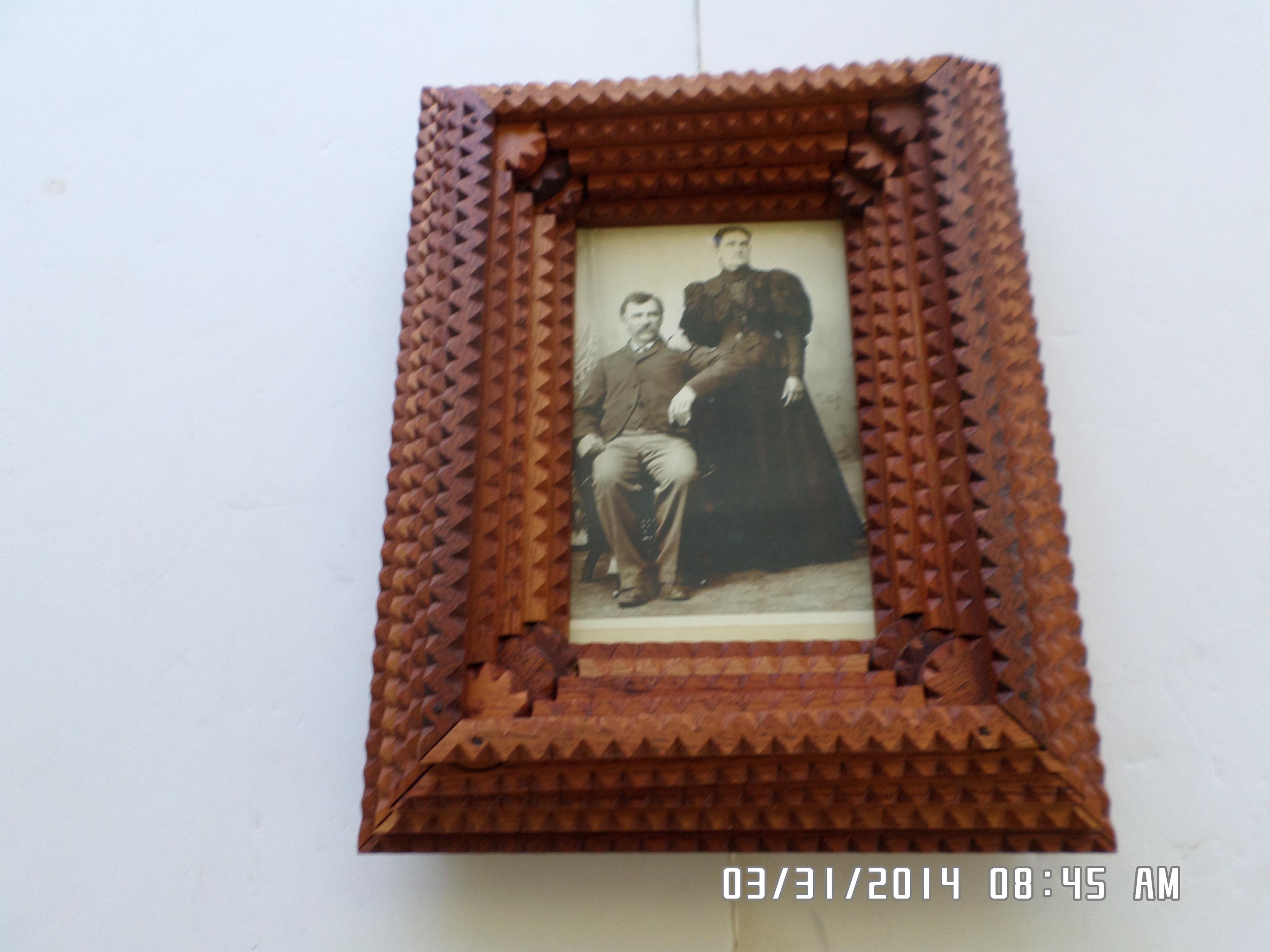 Handcarved Mahogany Tramp Art Frame, 5-Layer Folk Picture Frame (4x6 Opening)