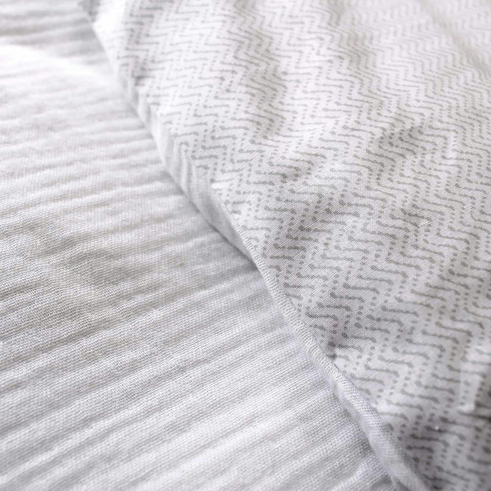 - Parure de lit géométrique et réversible