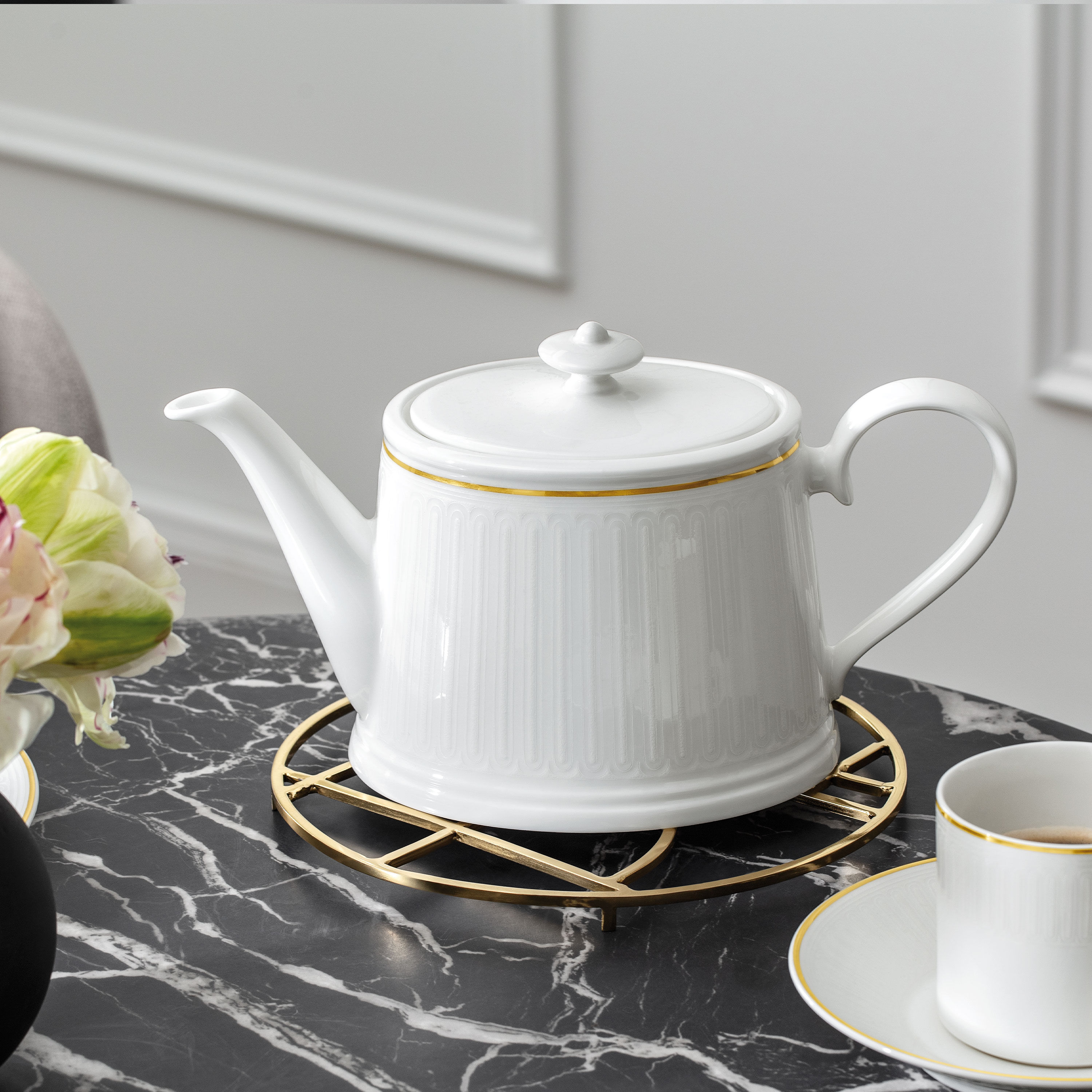 Chateau Septfontaines Teapot - White, 37.2 oz, Premium Bone Porcelain