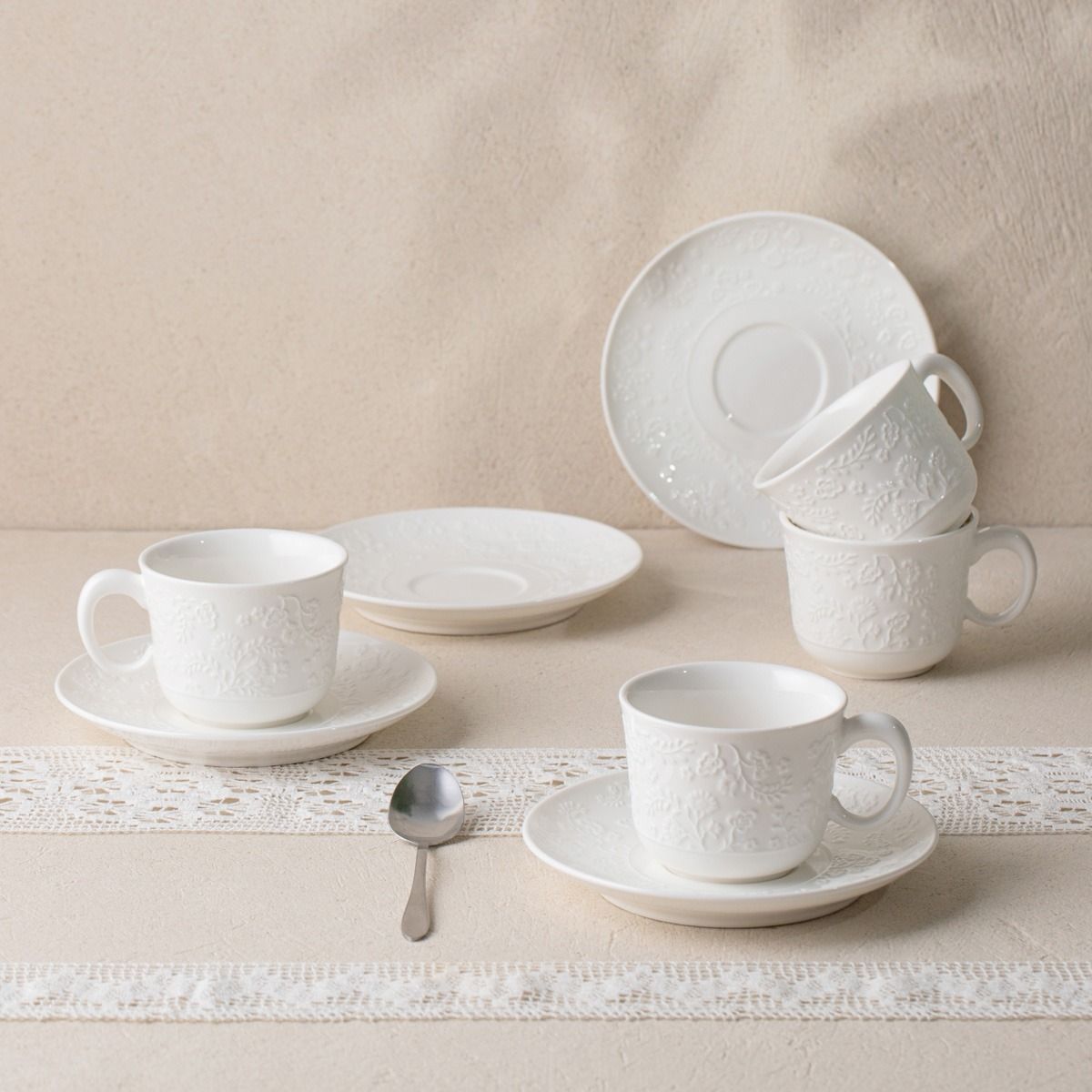 Zestaw filiżanek ze spodkami BENO białych 4 szt