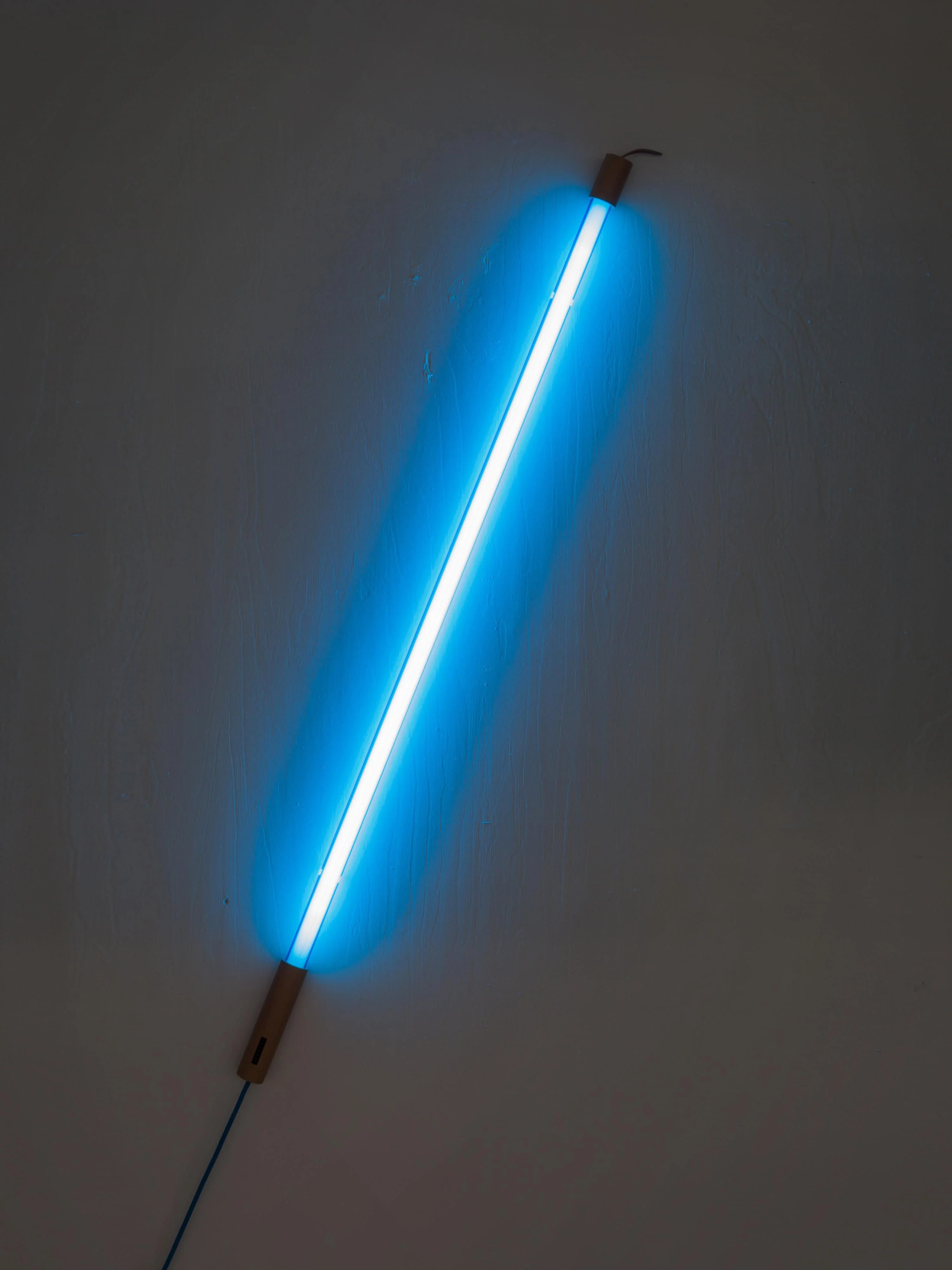 LED-Wandleuchte Linea mit Stecker
