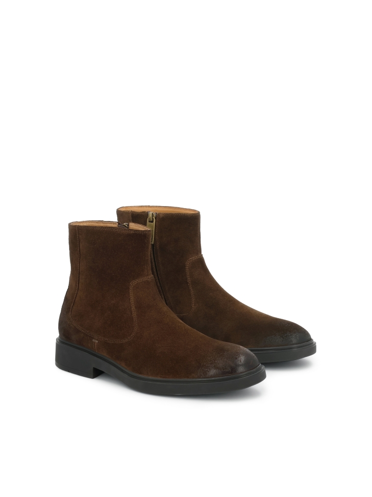 Brown men's suede boots