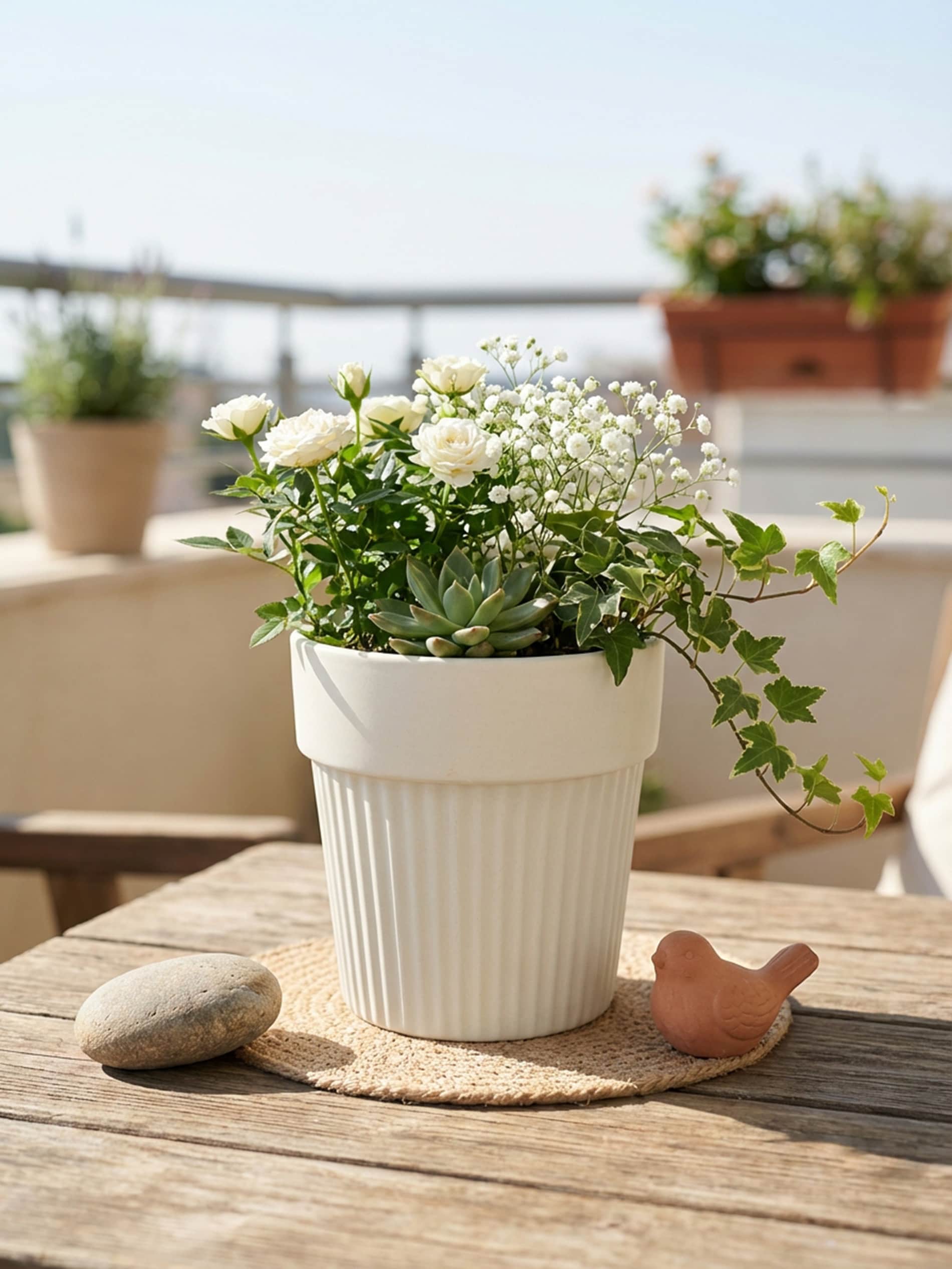 Ceramiczna doniczka z ryflowaniem