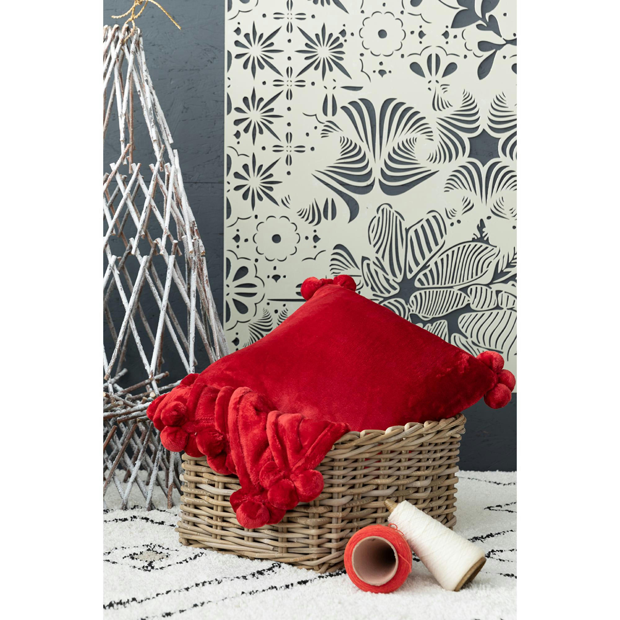 TENDER POMPONS - Coussin Tender pompons en polyester rubis 45 x 45