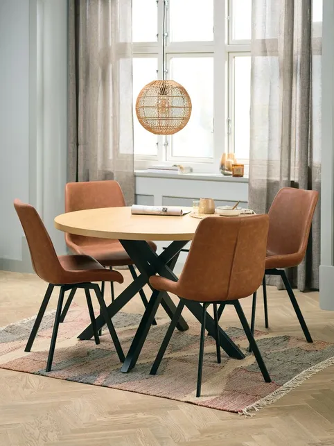 NORTOFT Ø120 bord eg + 4 HYGUM stole cognac/sort