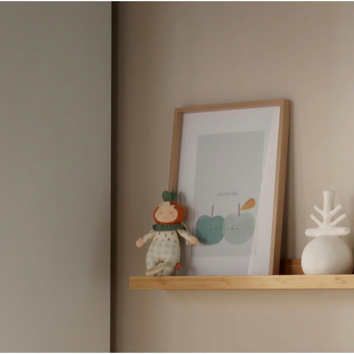 BOTANICA - Peluche musicale jardinier en coton Vert