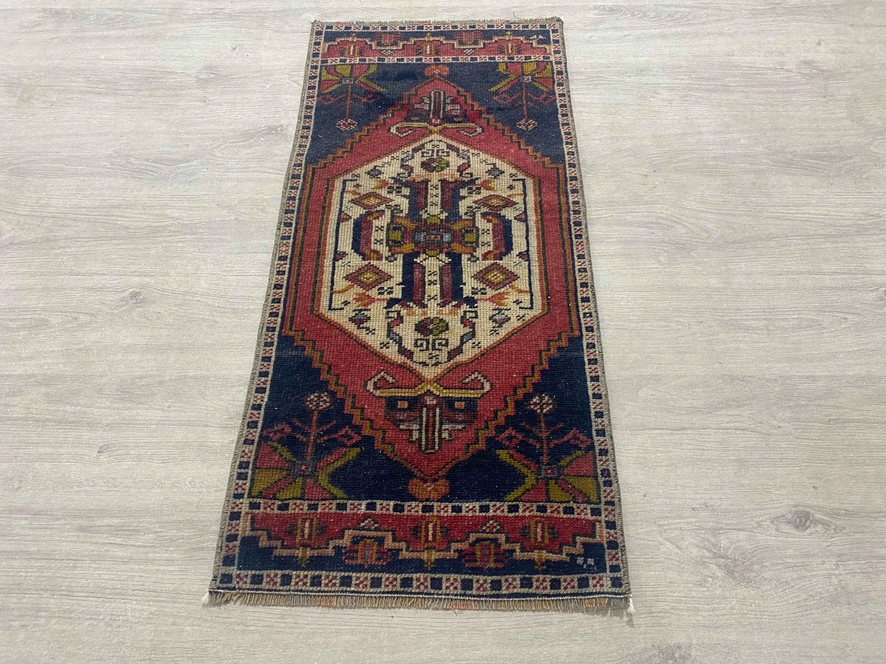 Vintage Oushak Rug, Small Turkish Wool Rug, Hand Knotted Antique Rug, Natural Boho Accent Rug, Entryway Home Decor 1.5 x 3.4 ft