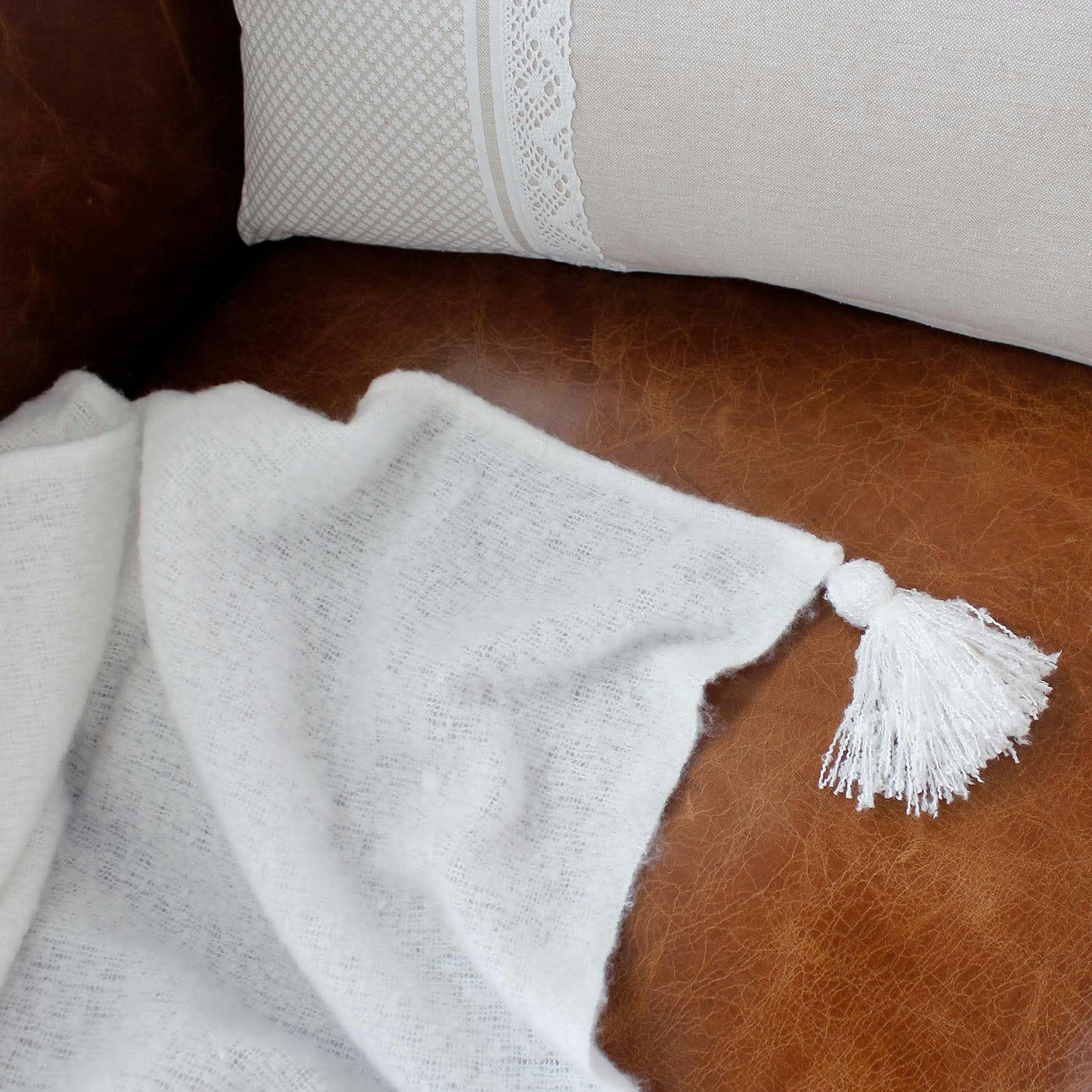 - Plaid à pompons aspect mohair polyester ecru 125x150 cm