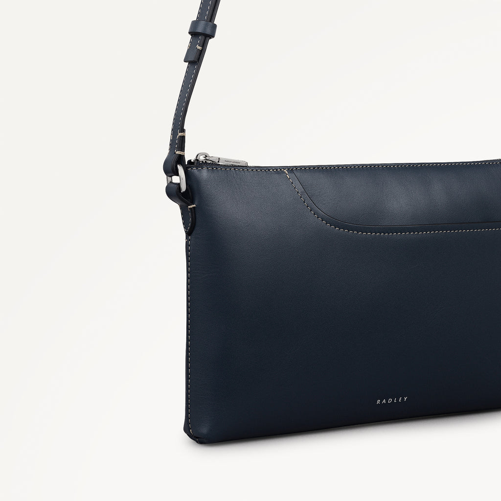 Pockets - Medium Ziptop EW Cross Body