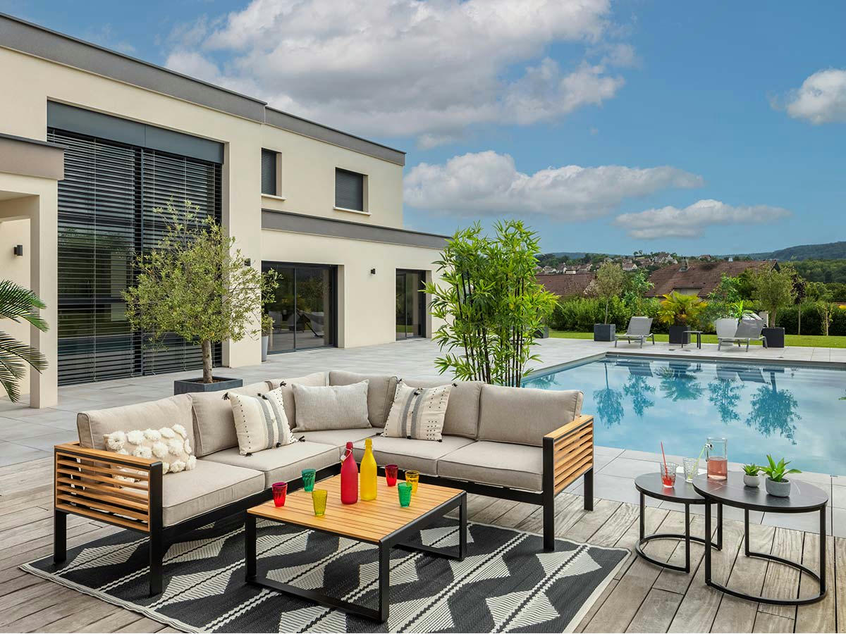 - Salon exotique avec canapé d'angle aluminium noir