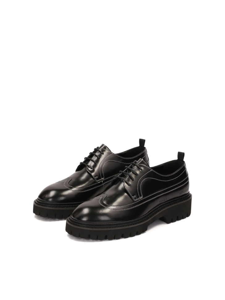 Black shoes with contrasting trim