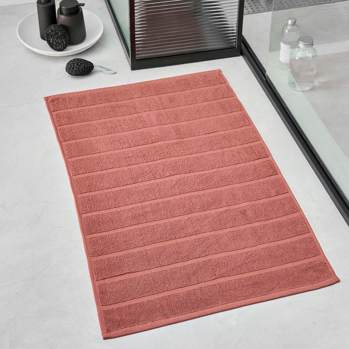 ESSENTIAL - Tapis de bain uni en Coton Rouge 50x80 cm