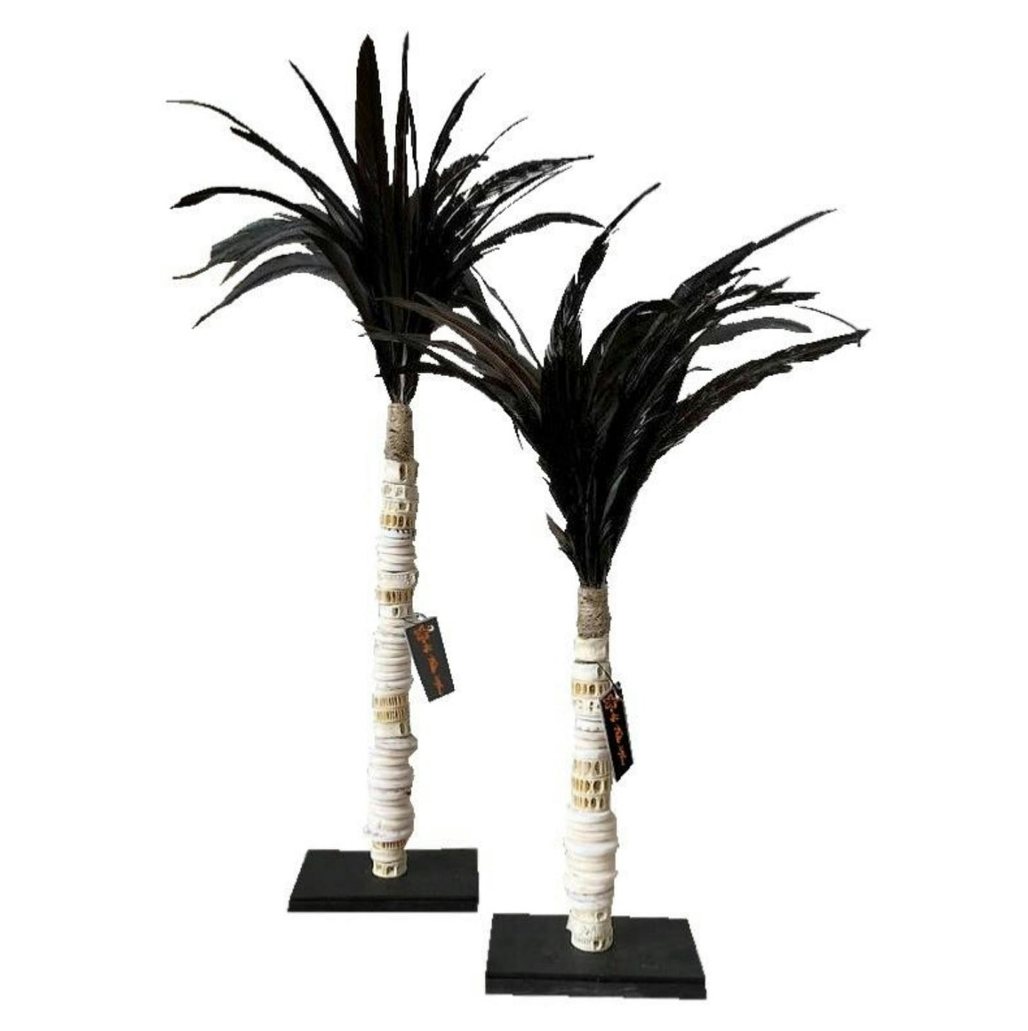 - Statue en coquillages et plumes H30 cm