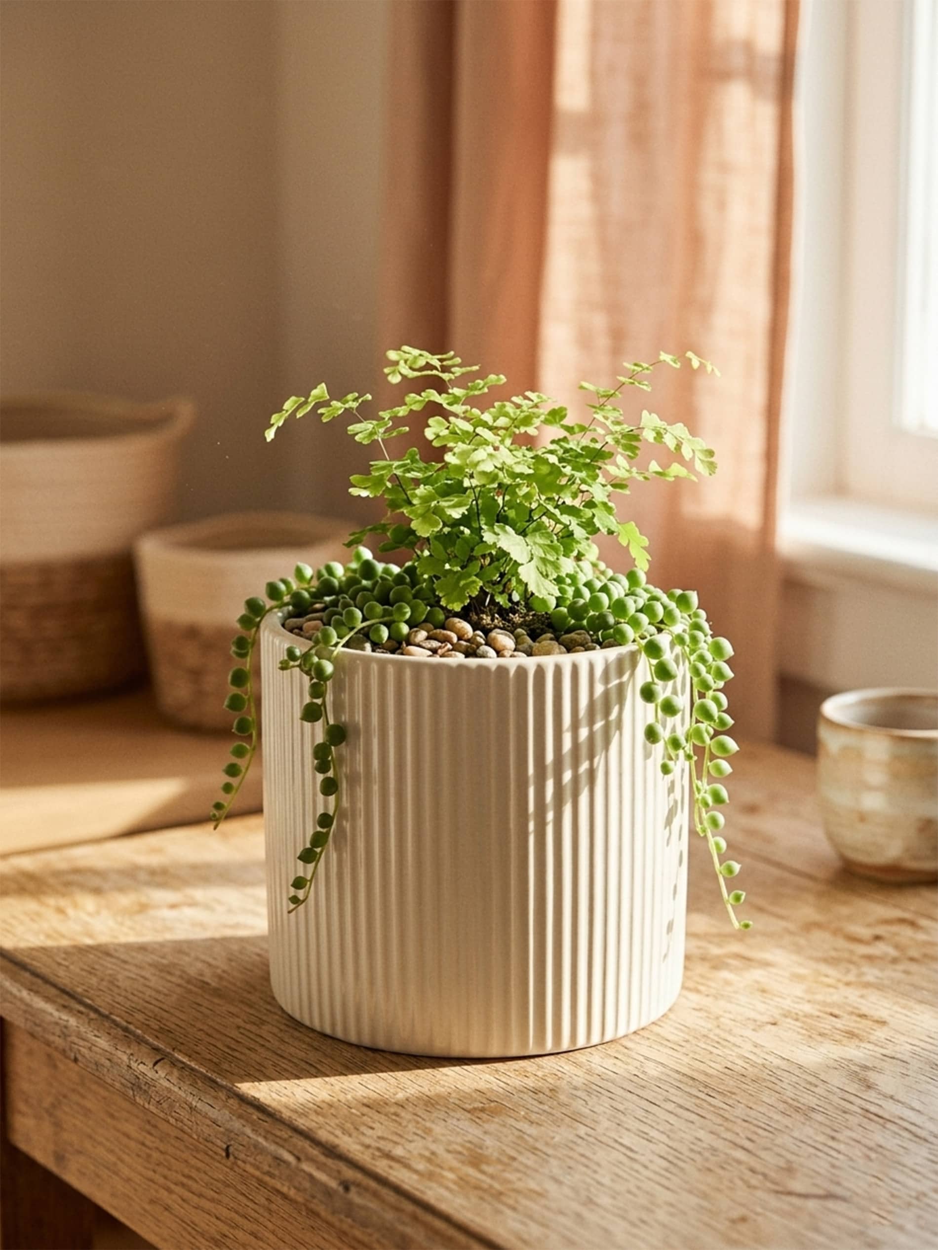Ceramiczna doniczka z ryflowaniem