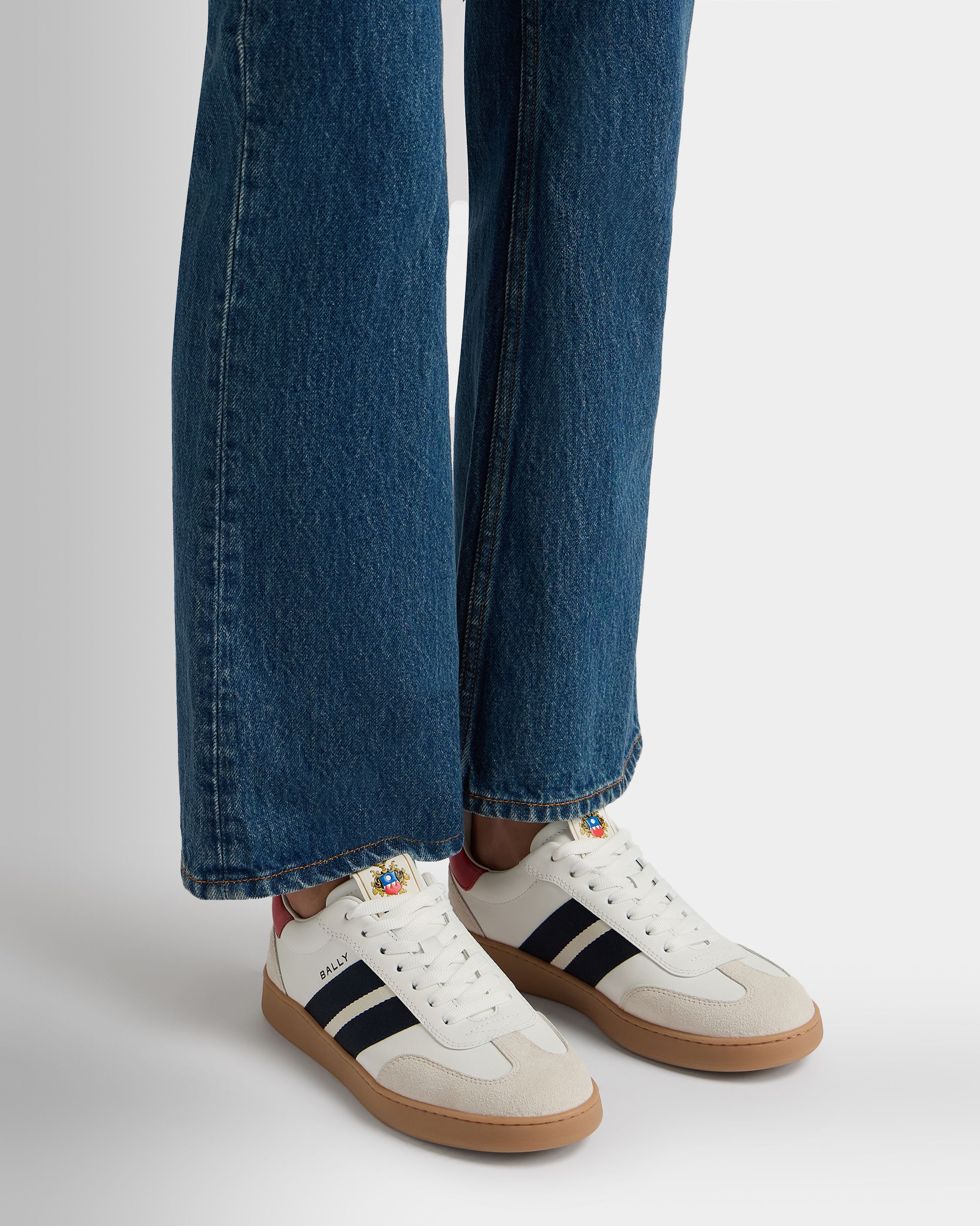 Retro Crest Sneaker Aus Leder In Weiß