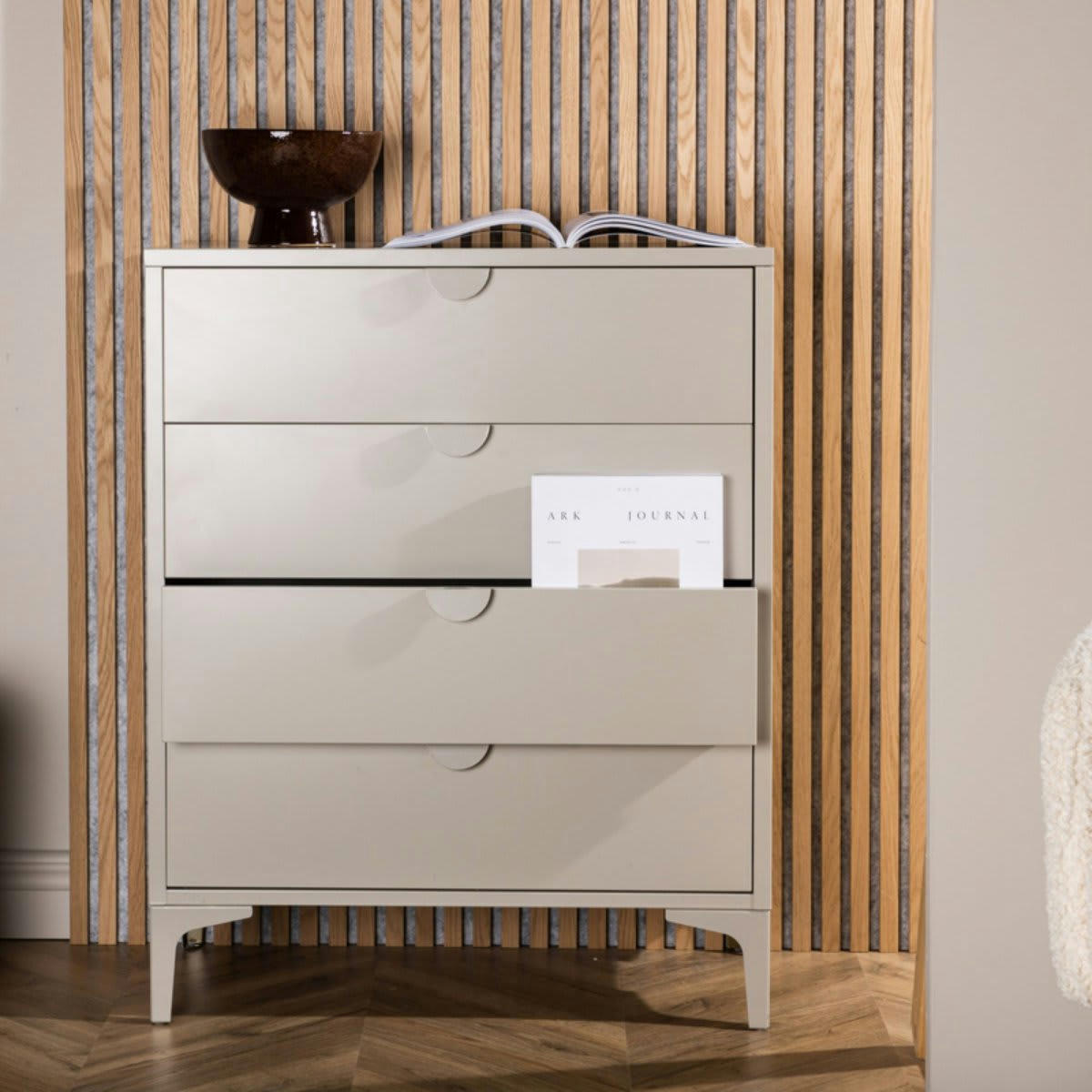 LEYA - Commode tendance 4 tiroirs en métal beige