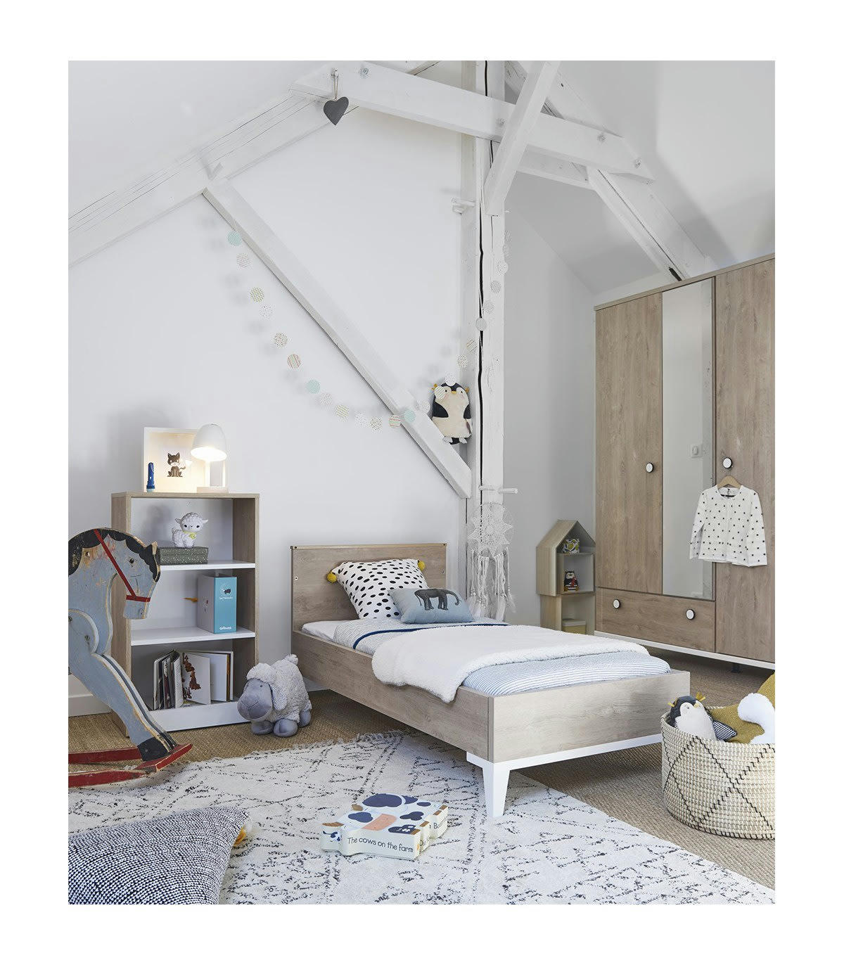 MARCEL - Armoire 3 portes 1 tiroir effet bois Enfant 136 x 195cm