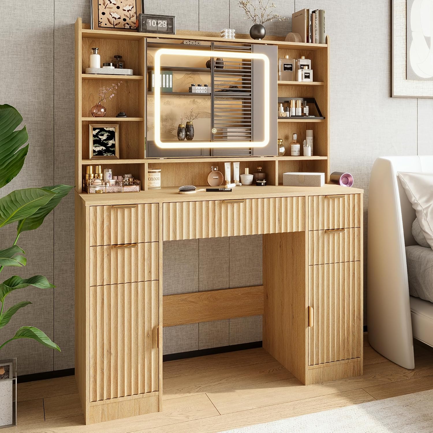 43.3 Fluted Vanity Desk with Mirror and Lights, Wood Makeup Vanity Desk with Charging Station & Mobile Mirror, Modern Dressing Table with Adjustable Shelves & Jewelry Hooks for Girls, Women, Oak
