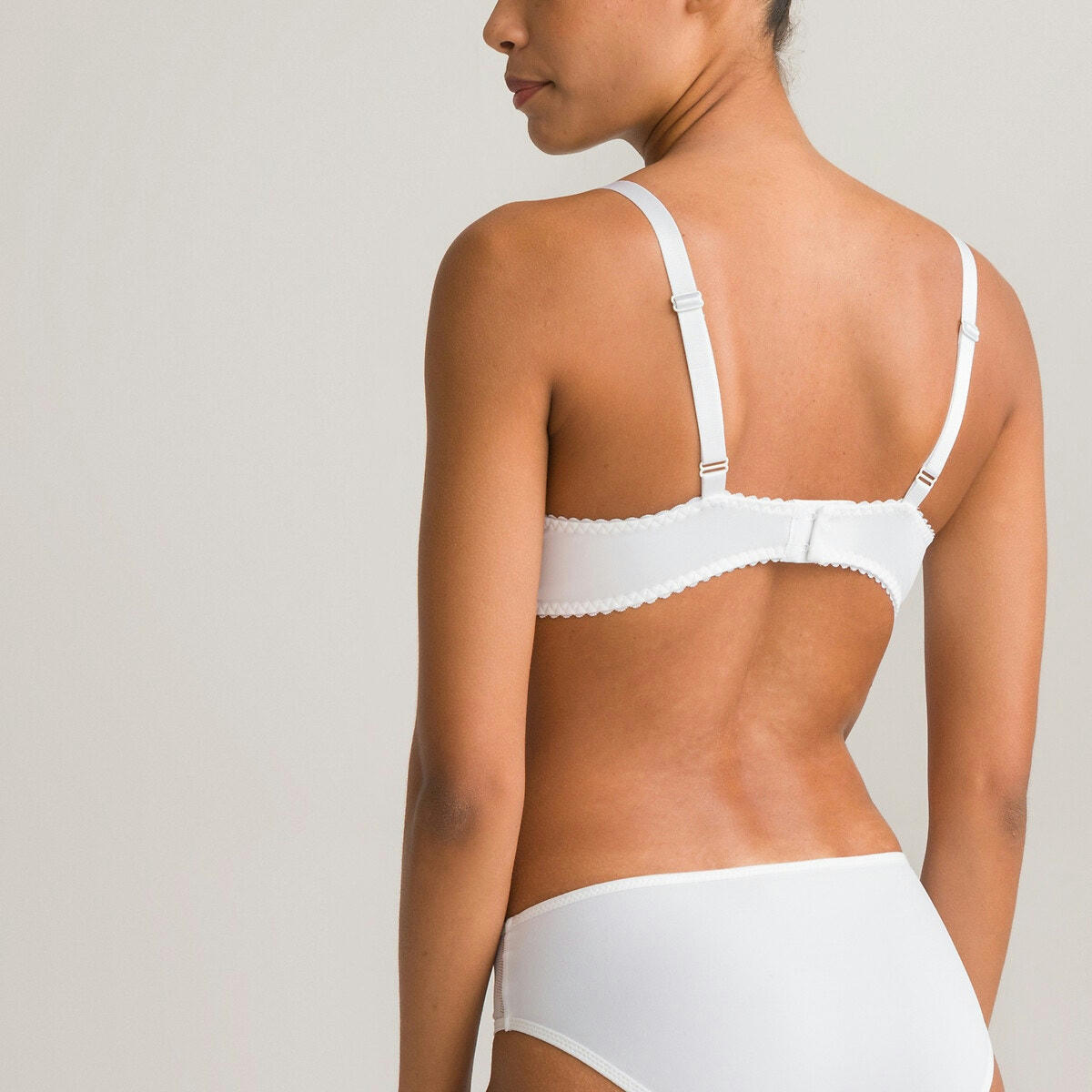Soutien-gorge emboîtant en tulle
