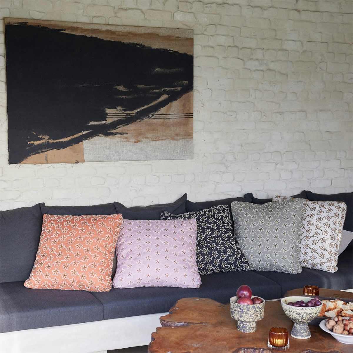 FLEURS - Housse de coussin en lin noir 45x45