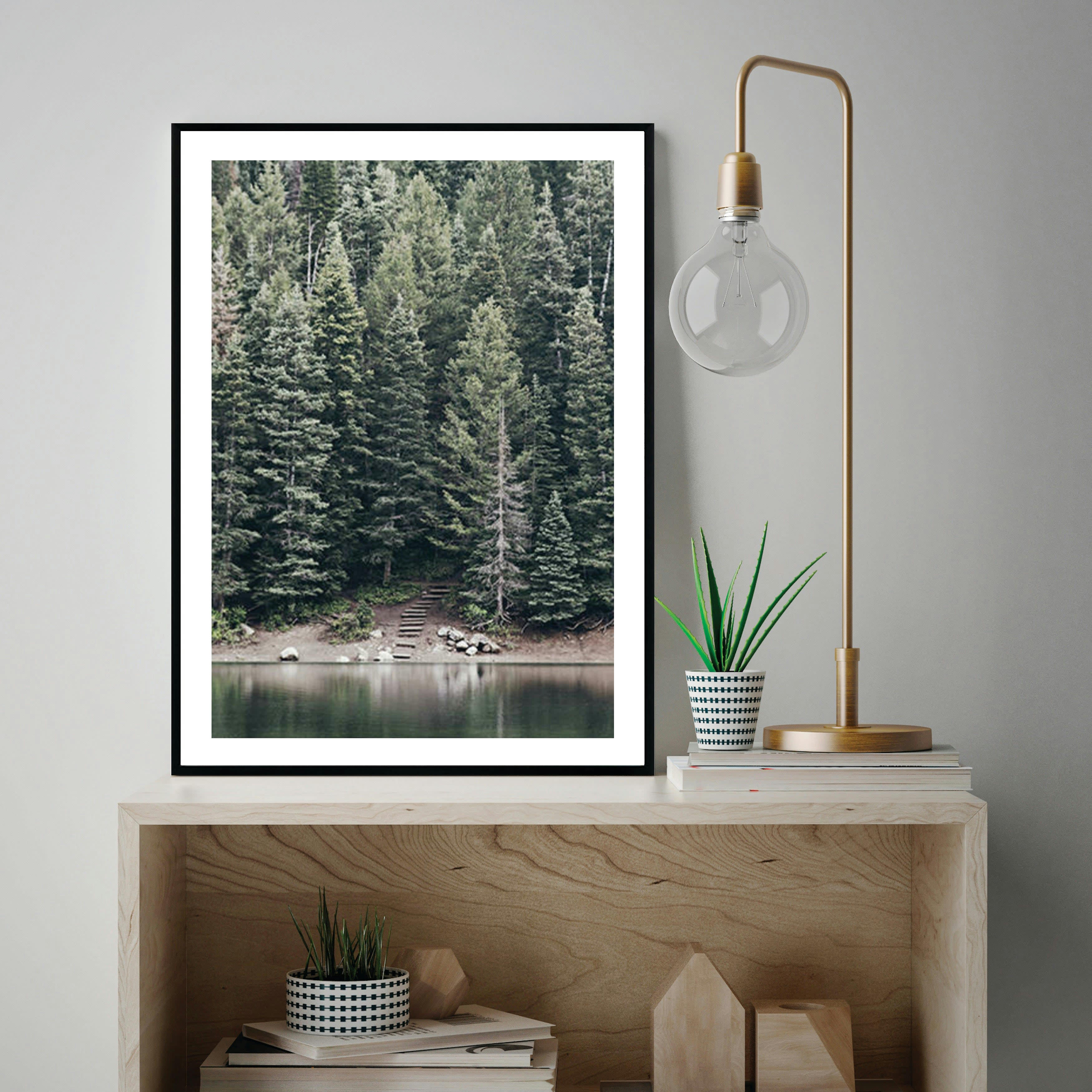 BOSQUE - Affiche avec cadre noir - Arbres et lac - 50x70