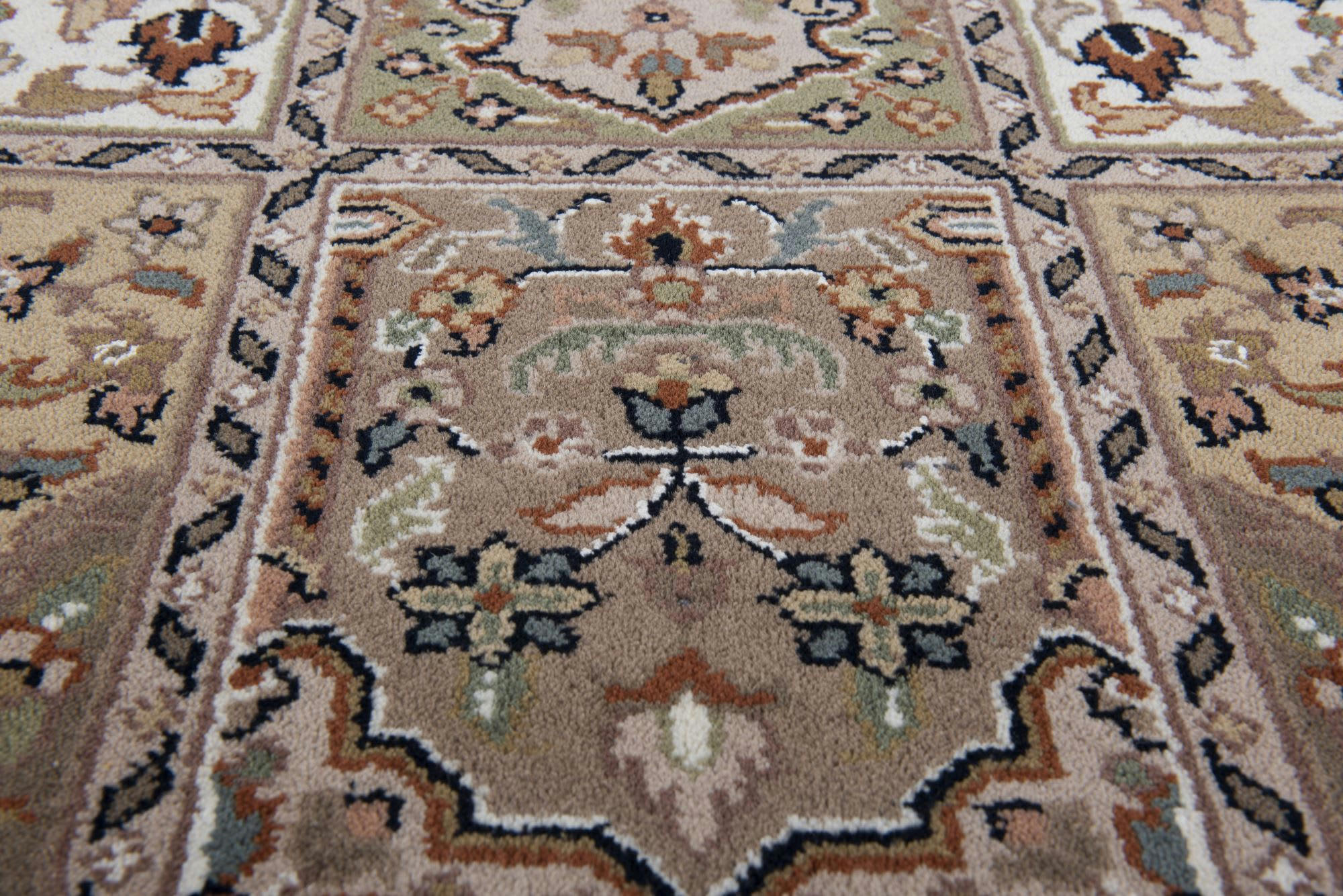BENARES - Tapis d'orient classique noué main en laine Crème 070x140 cm