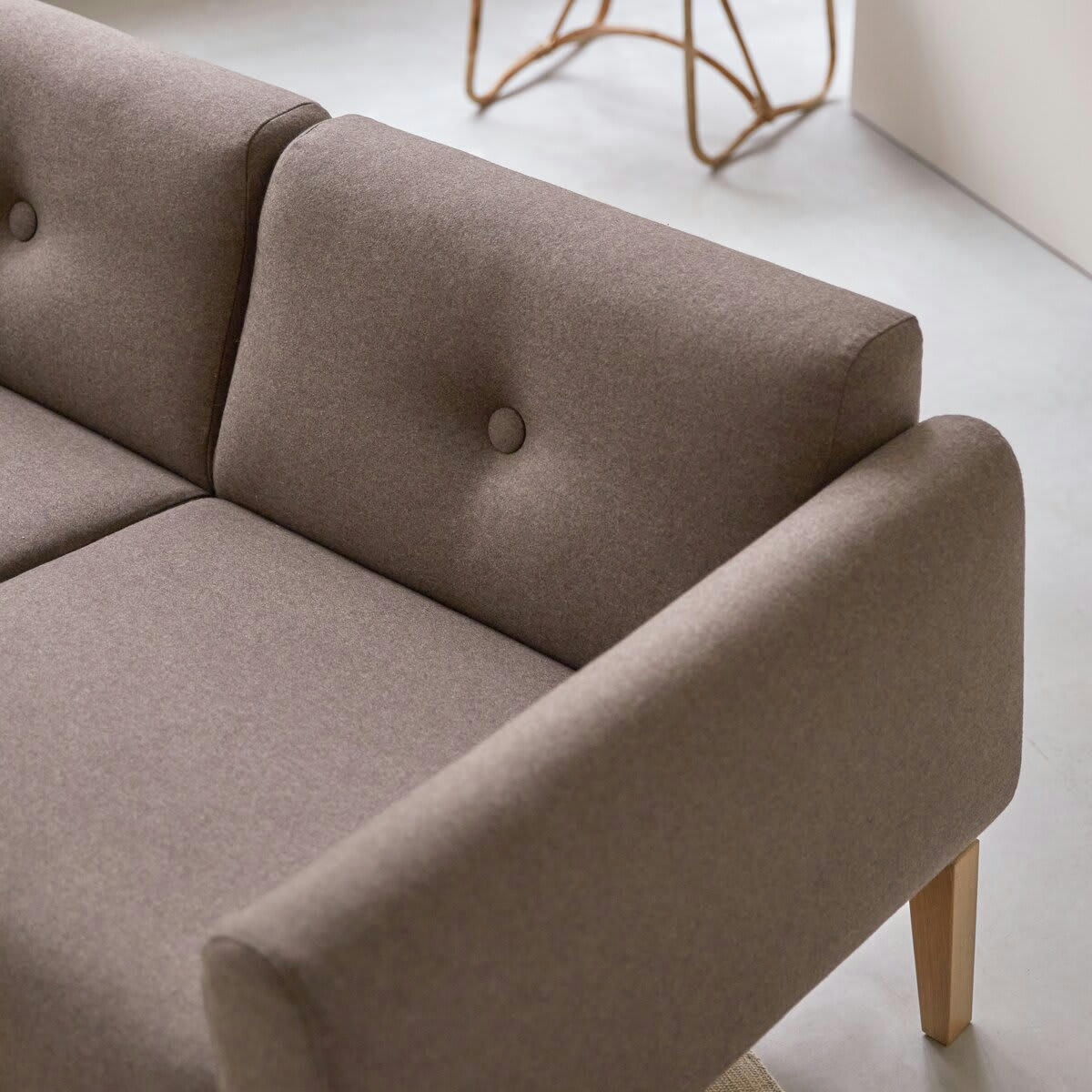 BJORN - Canapé en chêne massif et tissu marron 2 places