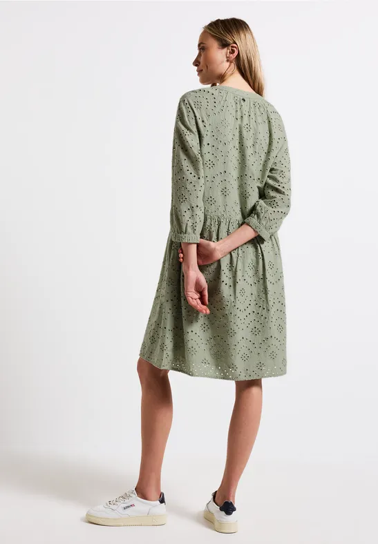 Kleid mit Lochstickerei